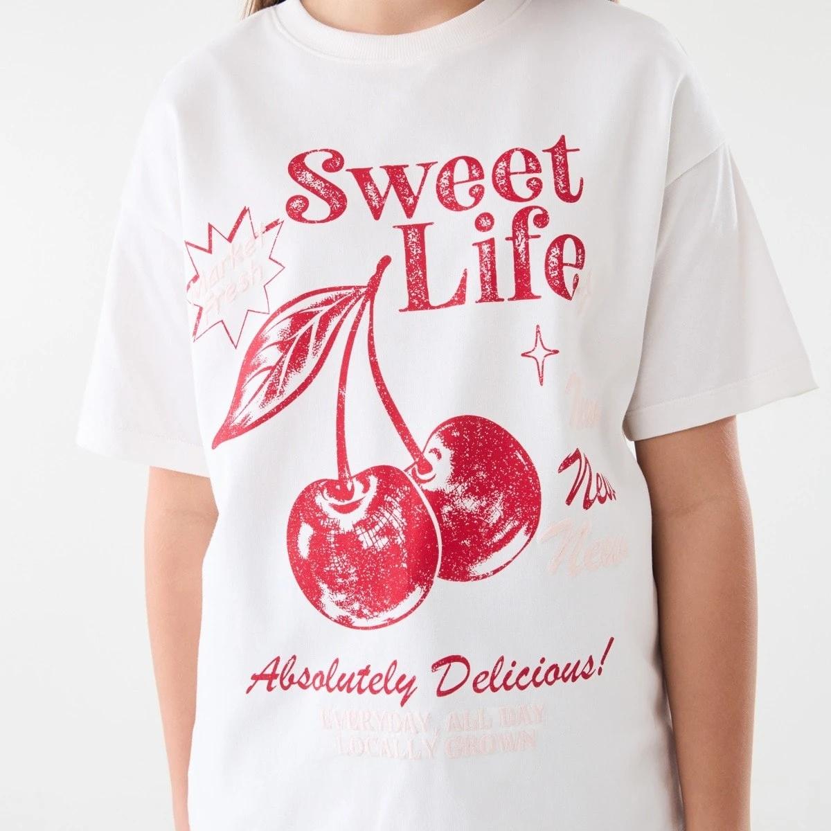 4 Oversized T-shirt Cherry, 4 of 6