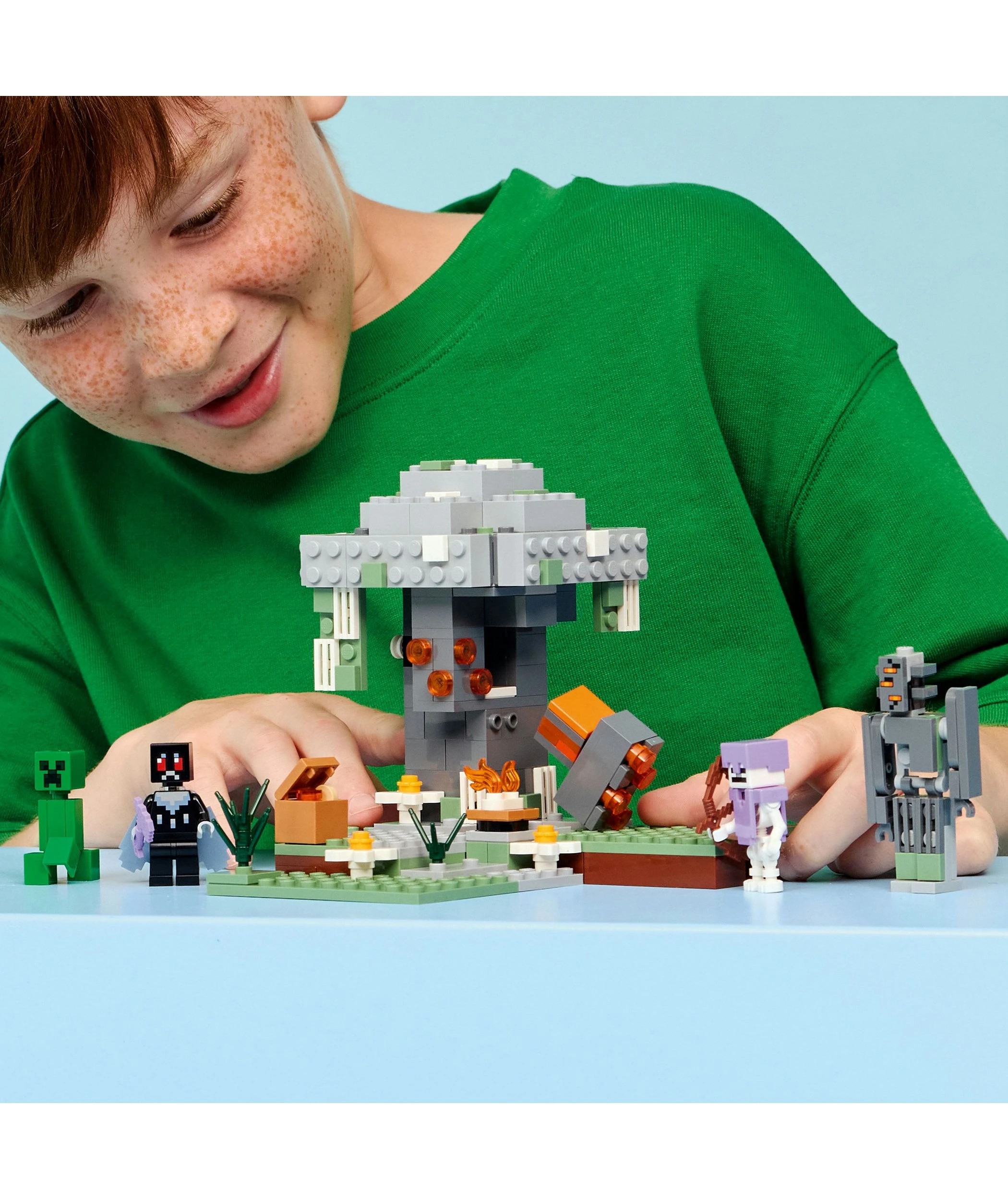 8 LEGO Minecraft The Pale Garden 21586, 8 of 10