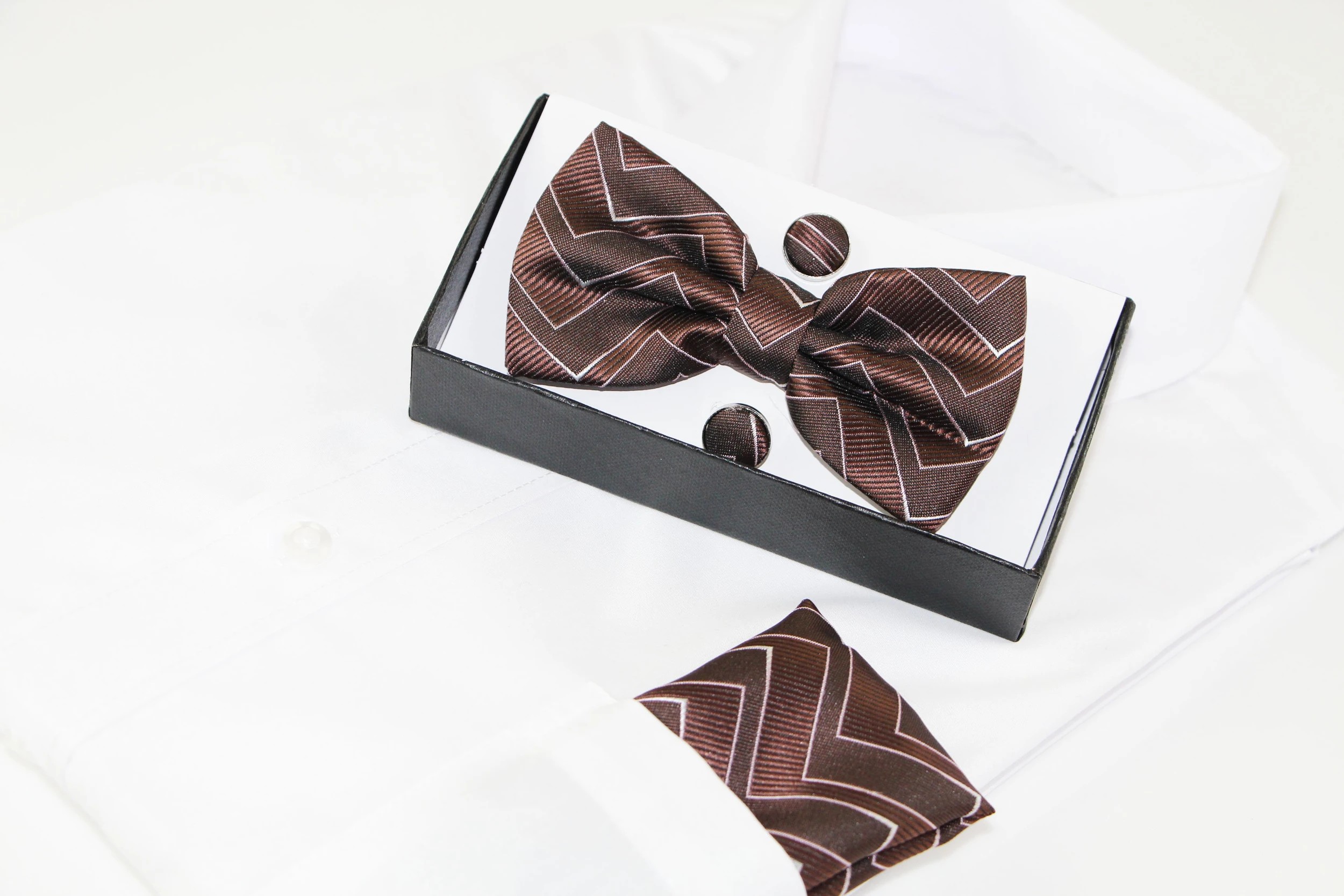 1 Zasel Mens Brown Zig Zag Matching Bow Tie, Pocket Square & Cuff Links Set - Multi, 1 of 1