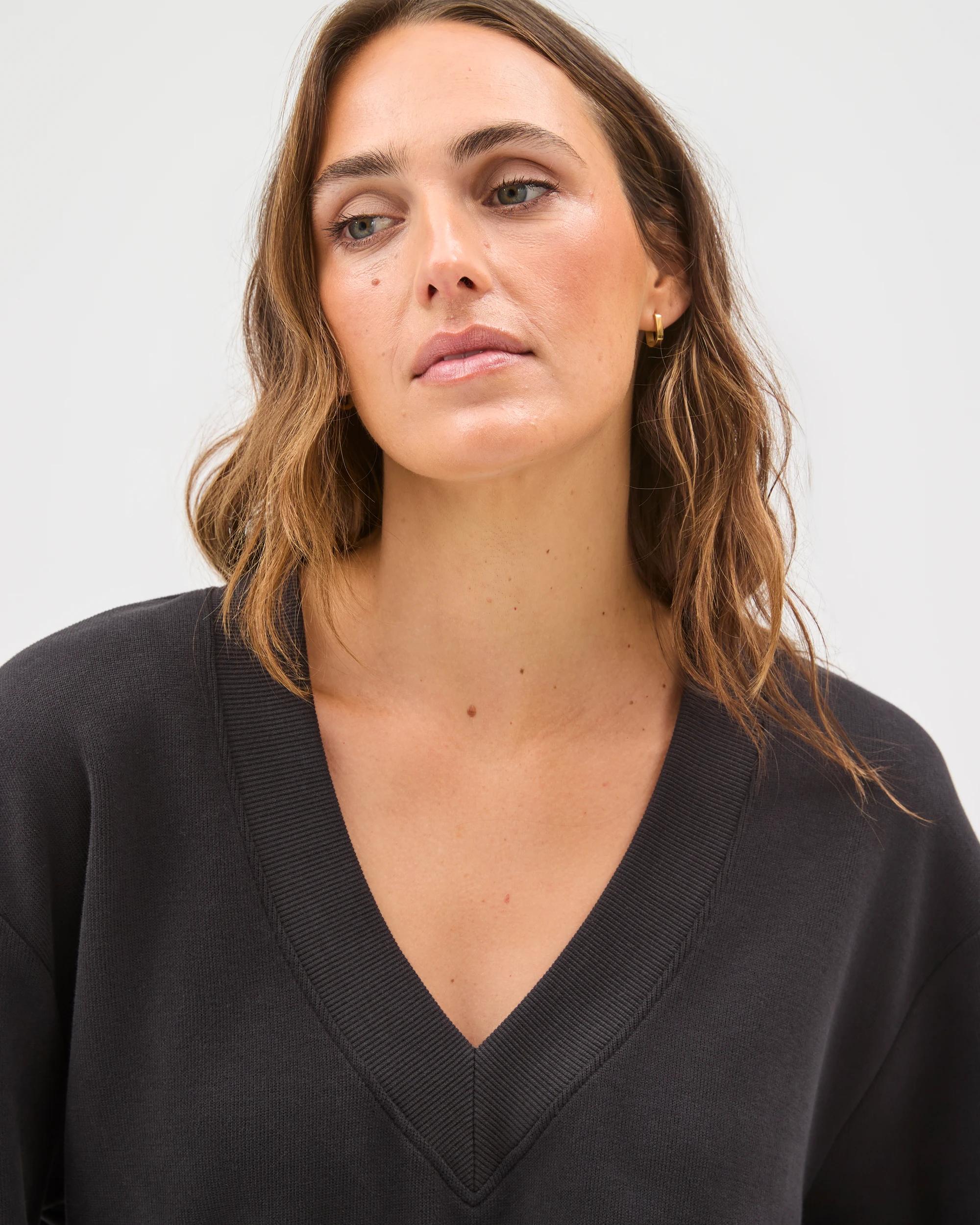 4 Target Active Australian Cotton Blend Sueded Rib V-Neck Jumper BLACK, 4 of 7