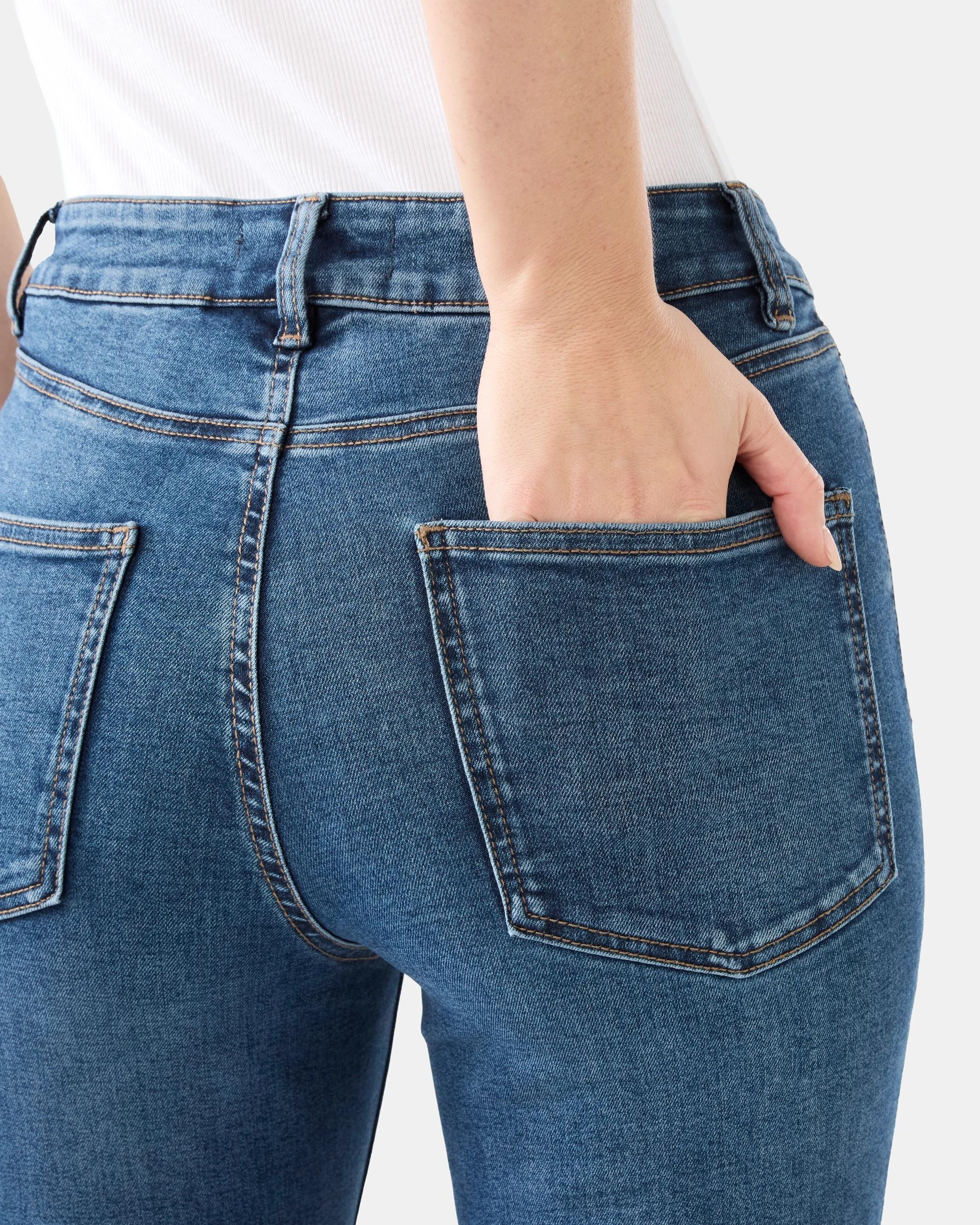 6 Cropped Kick Flare Jeans Mid Denim, 6 of 7
