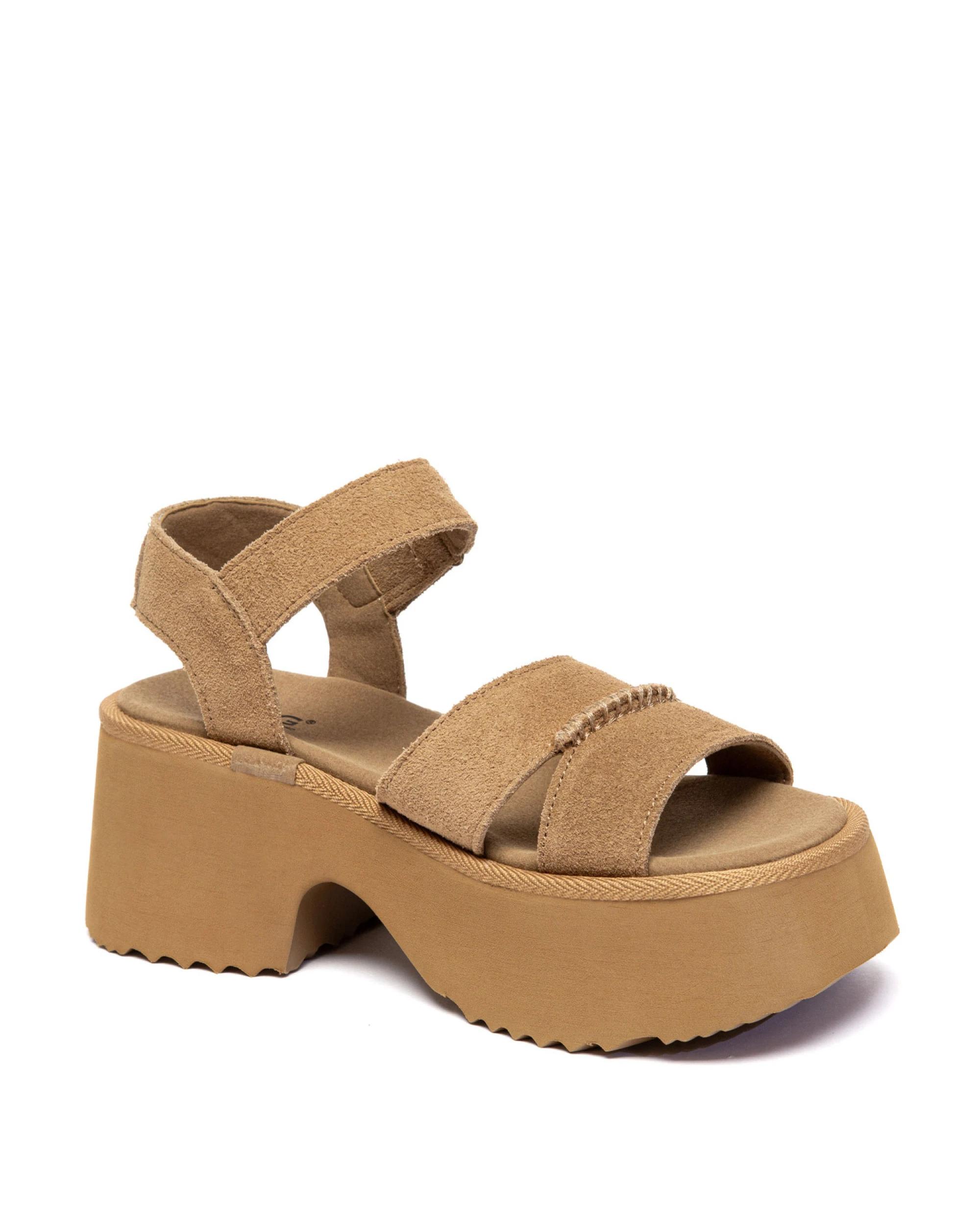 2 Australian Shepherd UGG Women Eive Sandals CHESTNUT, 2 of 5