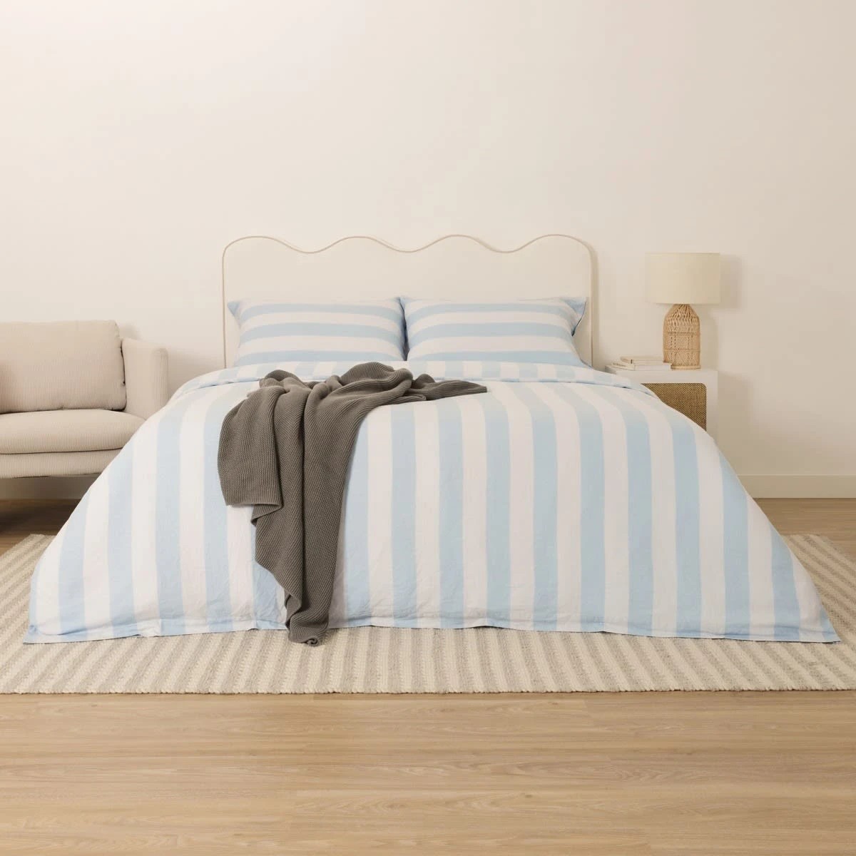 1 Queen Bed Wavy Bedhead, 1 of 8