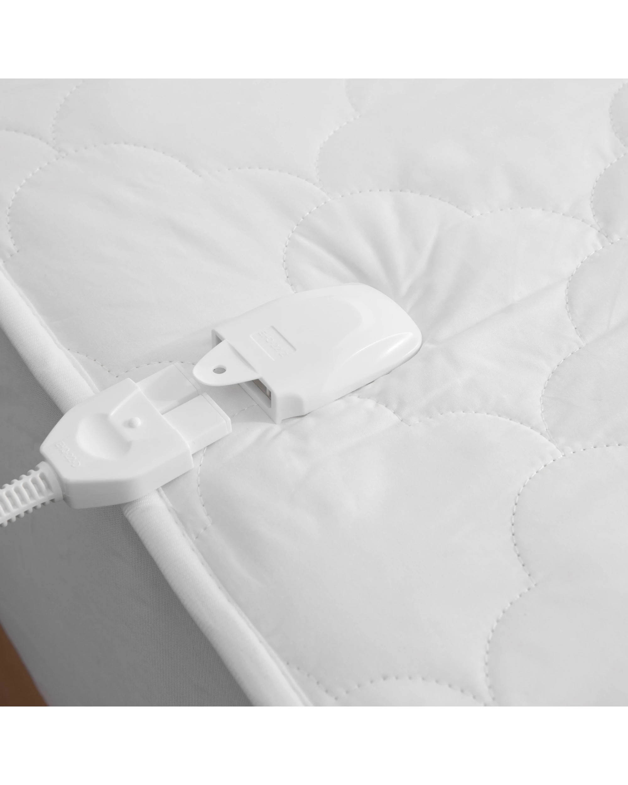 7 Dreamaker 100% Cotton Quilted Electric Blanket - King Bed - White, 7 of 8