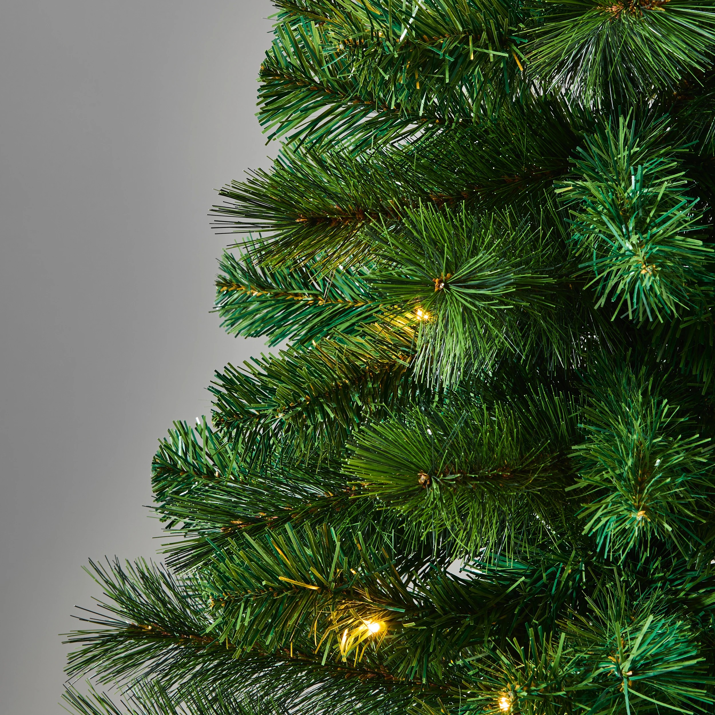 4 1.22m (4ft.) Green Prelit Christmas Tree, 4 of 8