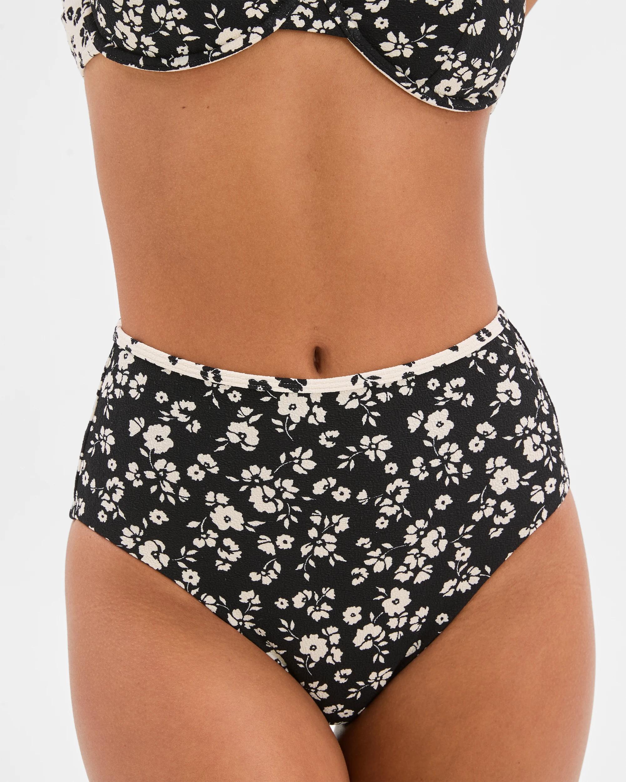 3 Target Textured Bikini Bottoms BLACK AND WHITE DAISY, 3 of 9