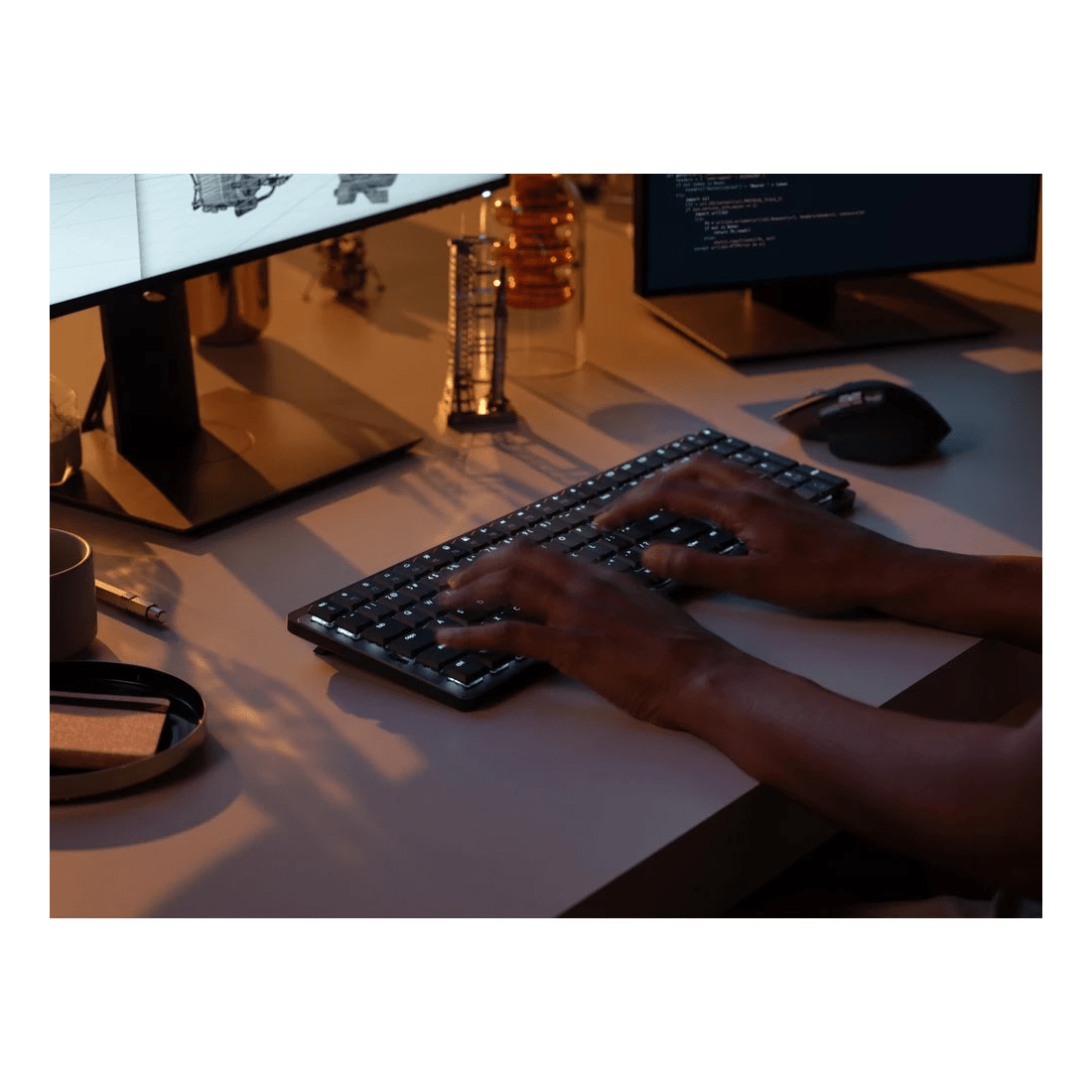 8 Logitech MX Mechanical Keyboard Tactile Quiet Graphite, 8 of 10