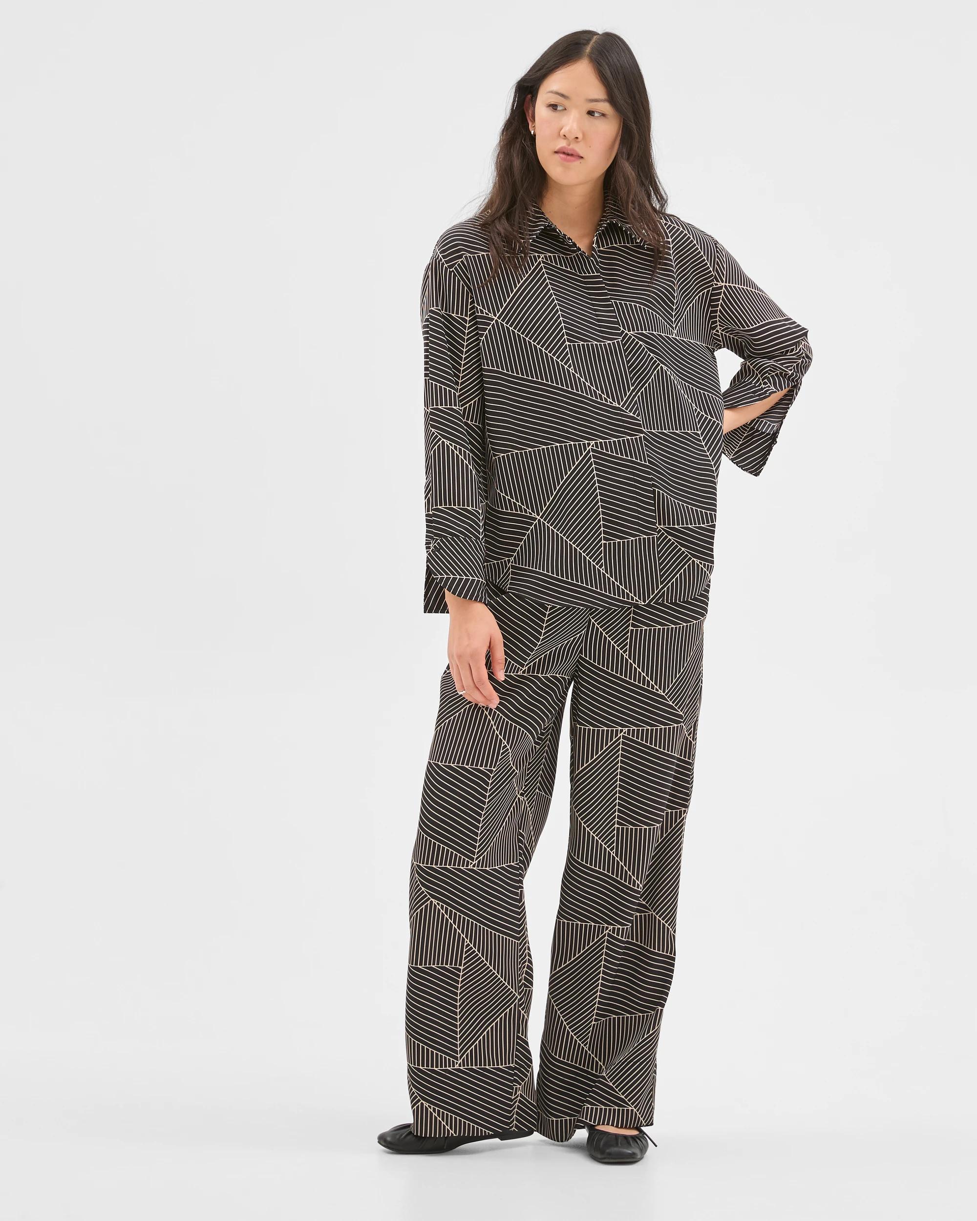 2 Preview Long Sleeve Set Dressing Shirt BLACK SPLICED GEO, 2 of 6