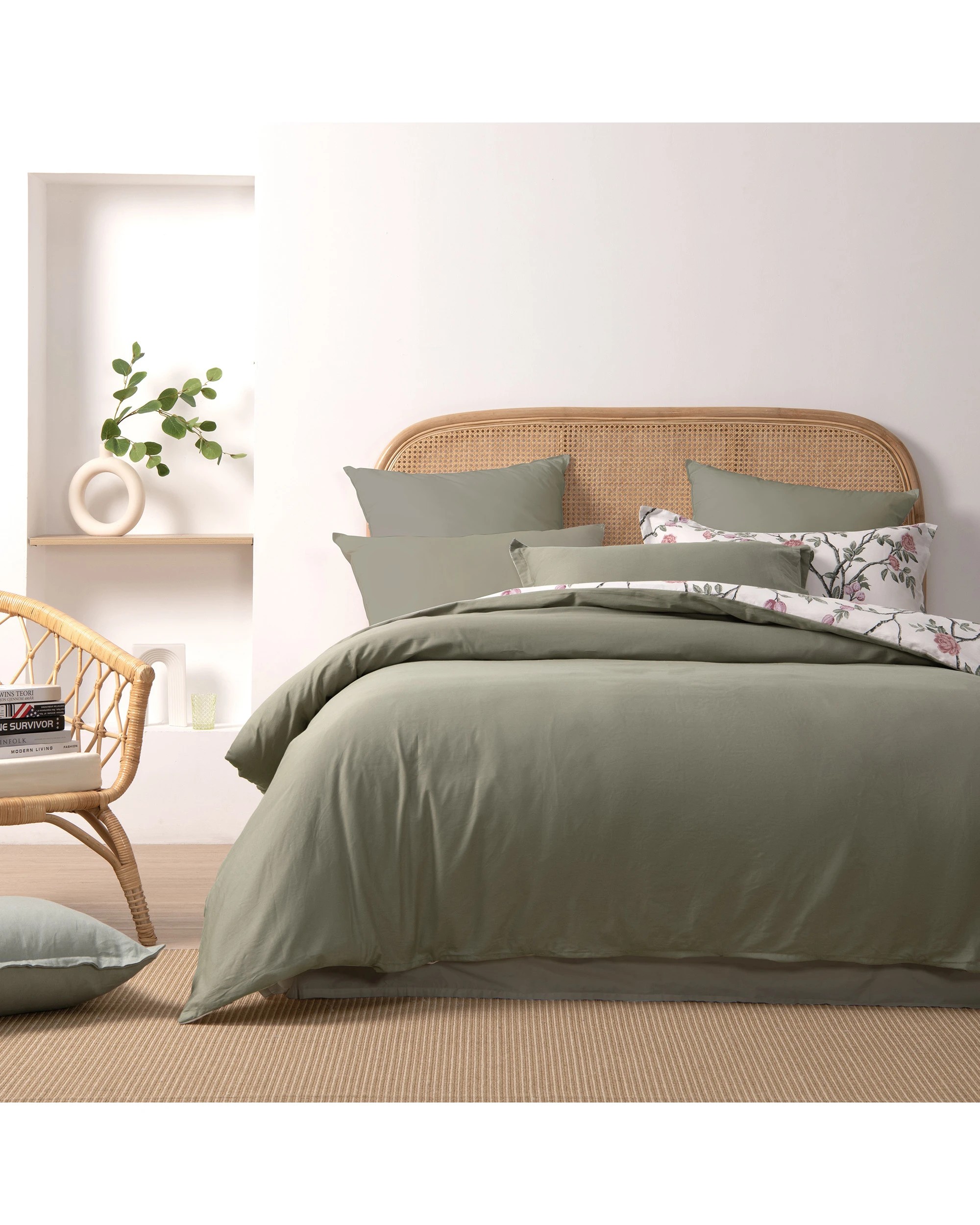 2 Dreamaker Magnolia 100% Cotton Reversible Quilt Cover Set - Queen Bed - Green, 2 of 8