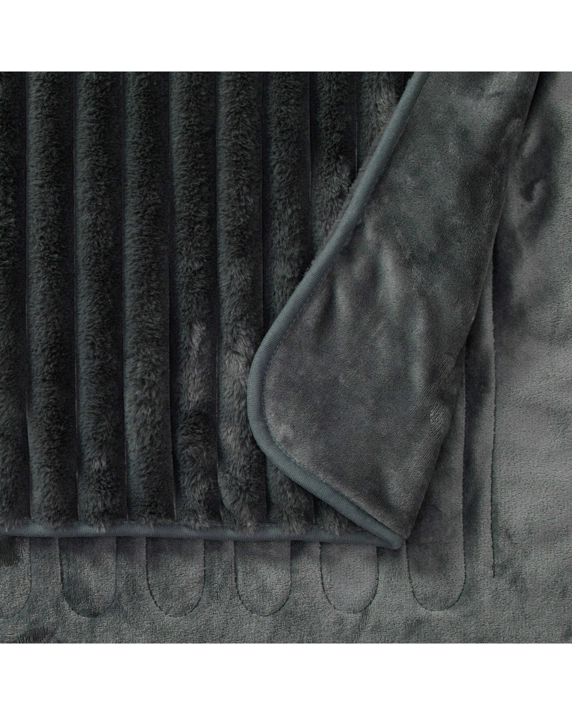 3 Dreamaker Cirra Chunky Embossed Fleece Heated Throw 130x160cm - Charcoal, 3 of 8