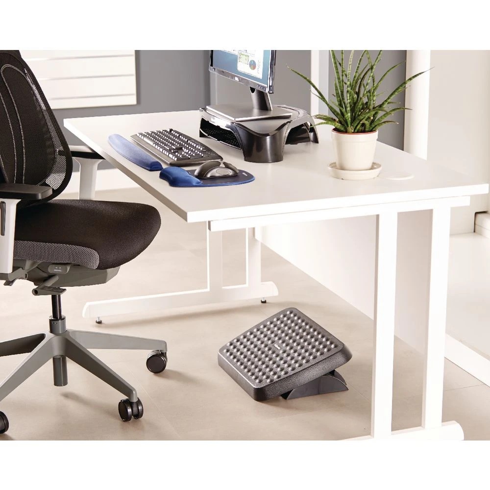 4 Fellowes Adjustable Footrest Black, 4 of 5