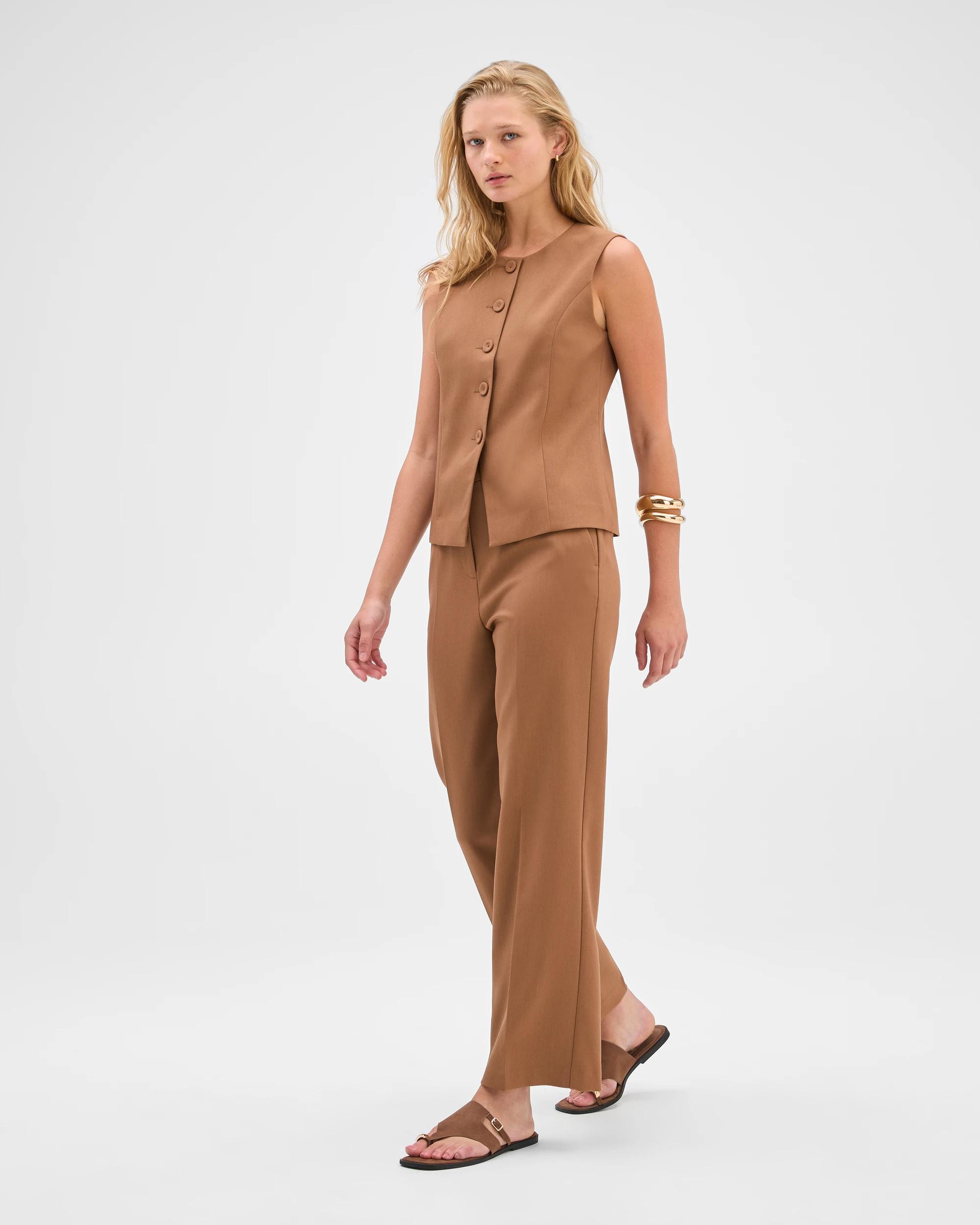 2 Preview Sleeveless Crew Neck Waistcoat PARTRIDGE, 2 of 8