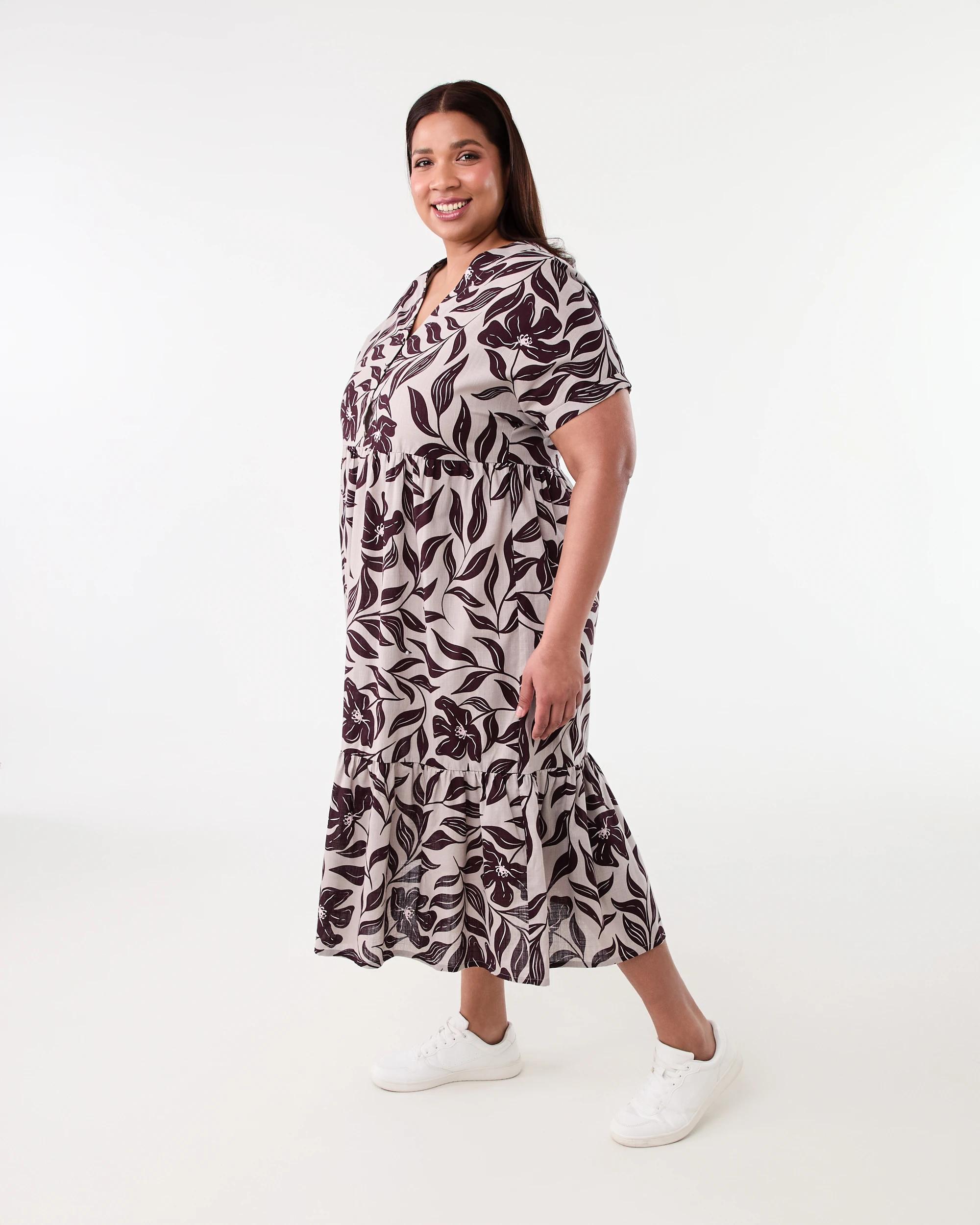 2 Curve Short Sleeve Tiered Midi Dress Flrl Mid, 2 of 7