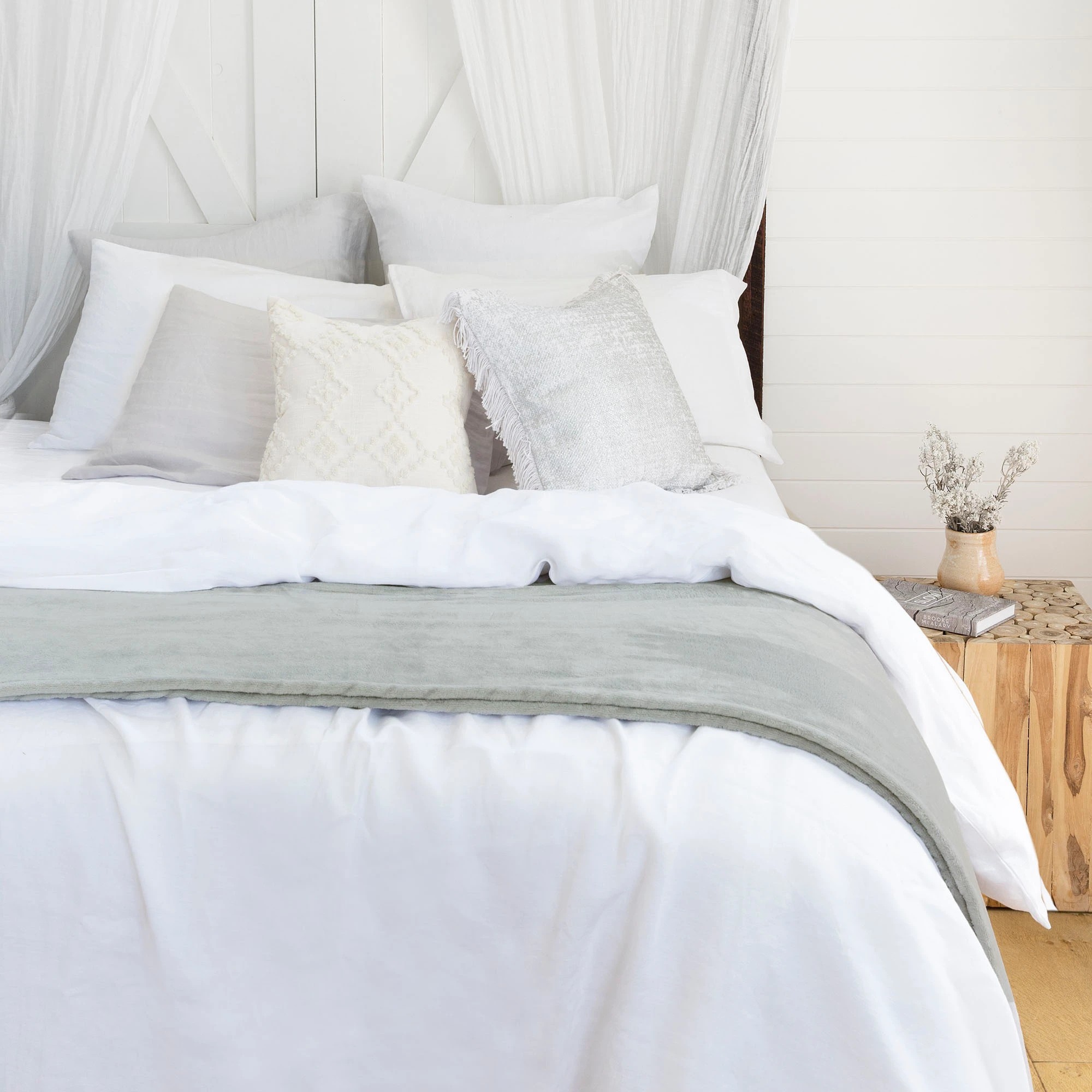 3 Bambury Solid Ultraplush Polyester Cosy Blanket - King Bed - Silver, 3 of 5