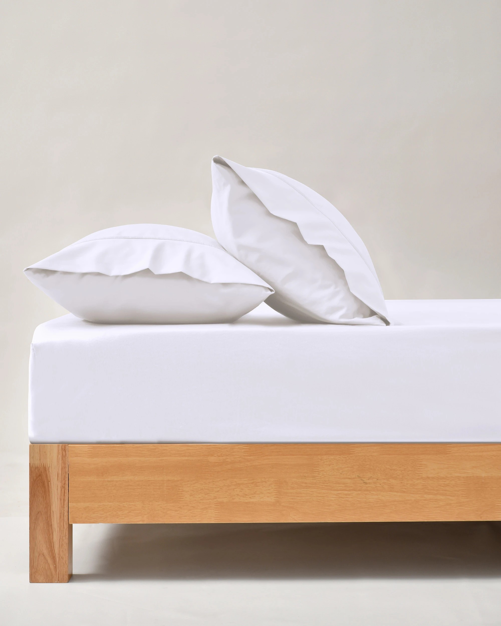 1 Dreamaker 250TC Cotton & Recycled Polyester Blend Fitted Sheet Set - King Bed - White, 1 of 5
