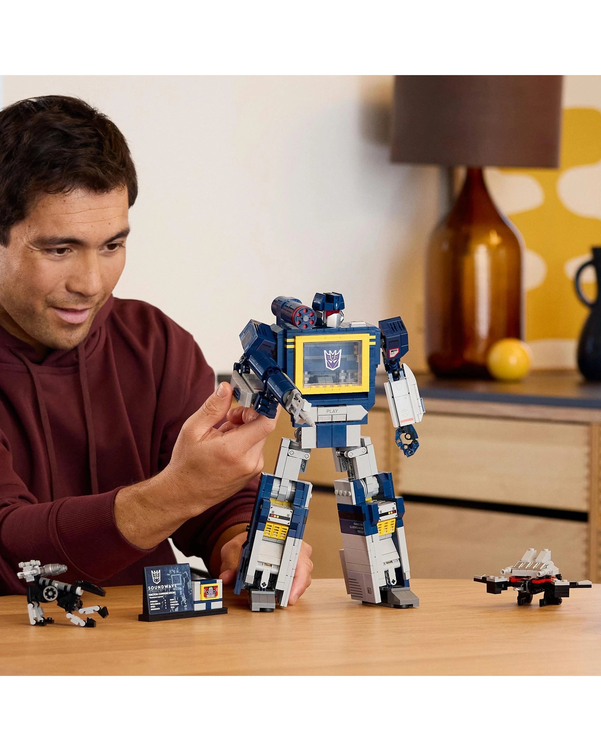 6 The LEGO Group LEGO Icons Transformers: Soundwave - 10358, 6 of 10