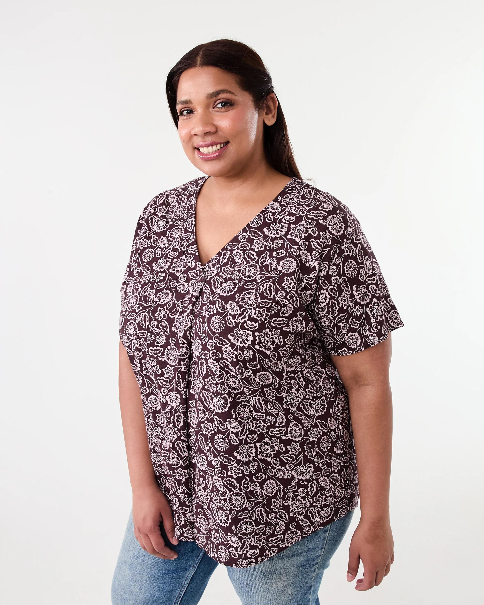 2 Curve Short Sleeve Woven Cuff Top Fdg Chintz, 2 of 6