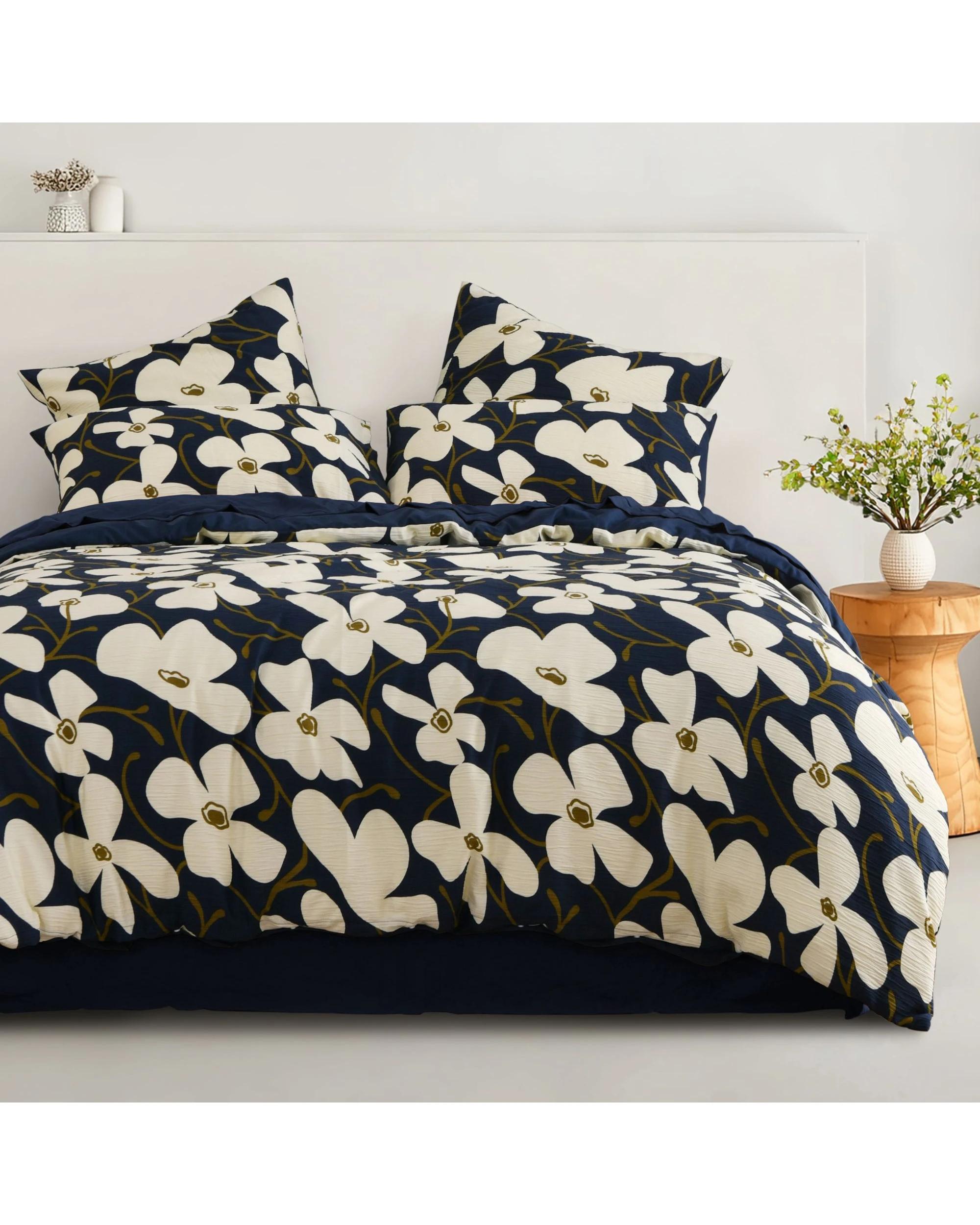SPRING HOME 3-Piece King Size Printed Patchwork Quilt Set - Navy Floral Floral Stripe