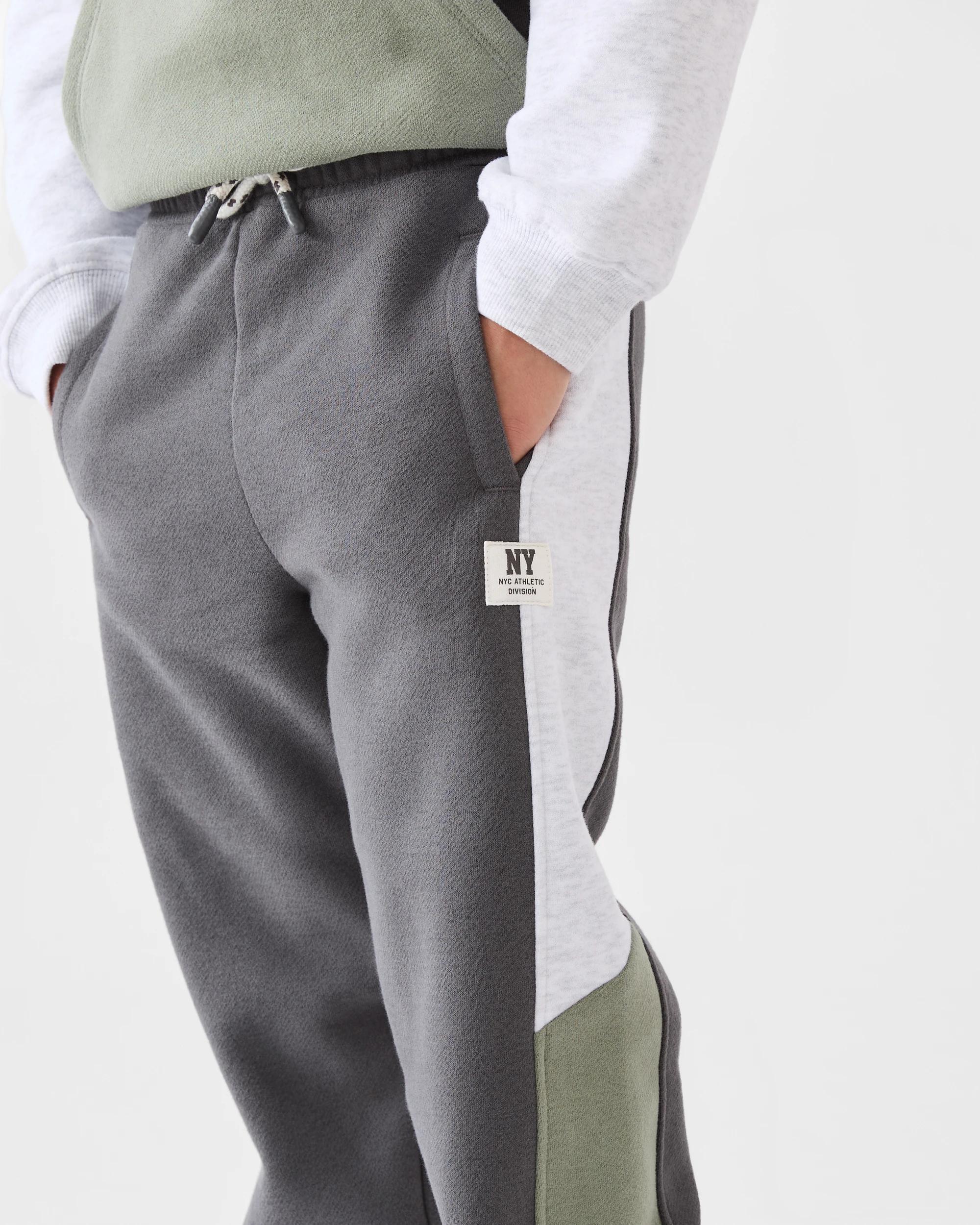 4 Panel Trackpants Magnet, 4 of 6