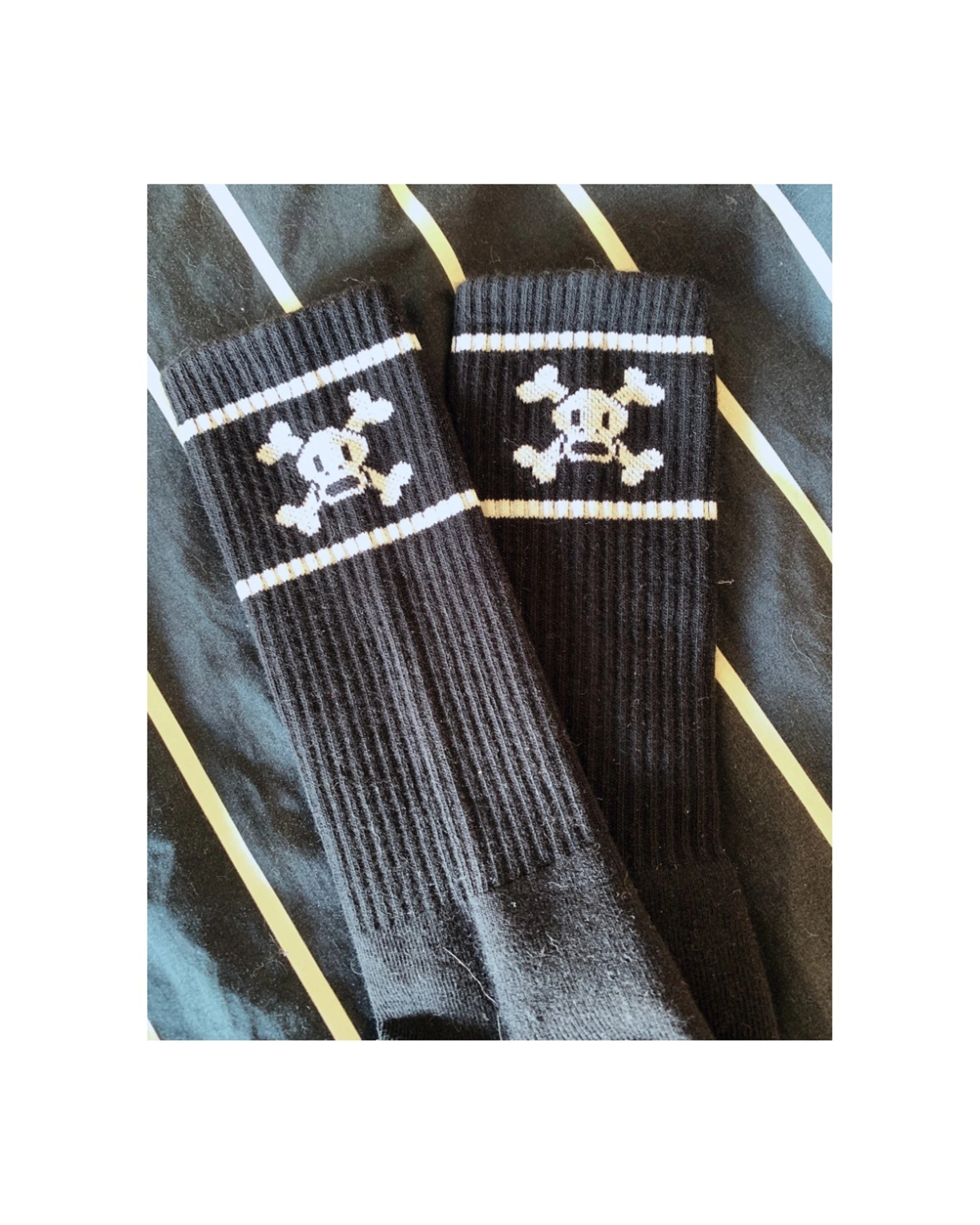 2 Verb. X Paul Frank Skurvy Mens Socks Skull Crossbones - 8-11 - Black, 2 of 3