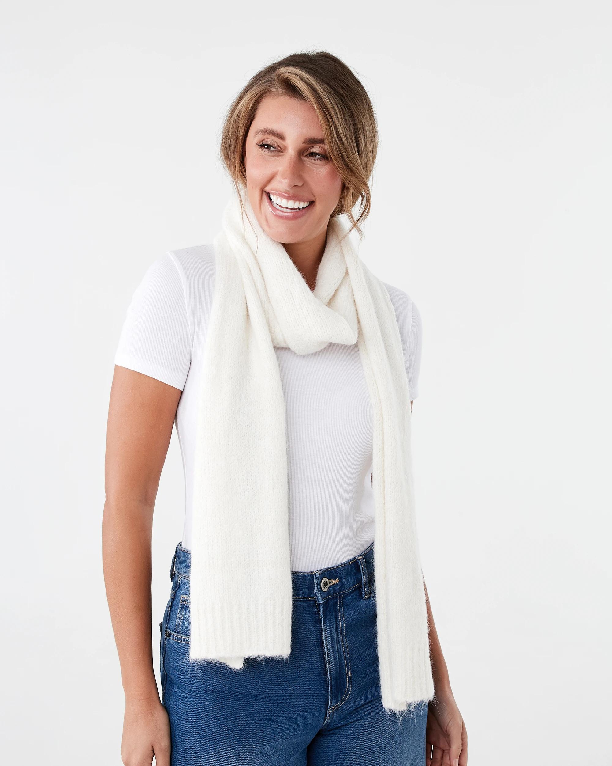 3 Chunky Knit Scarf Cld White, 3 of 3