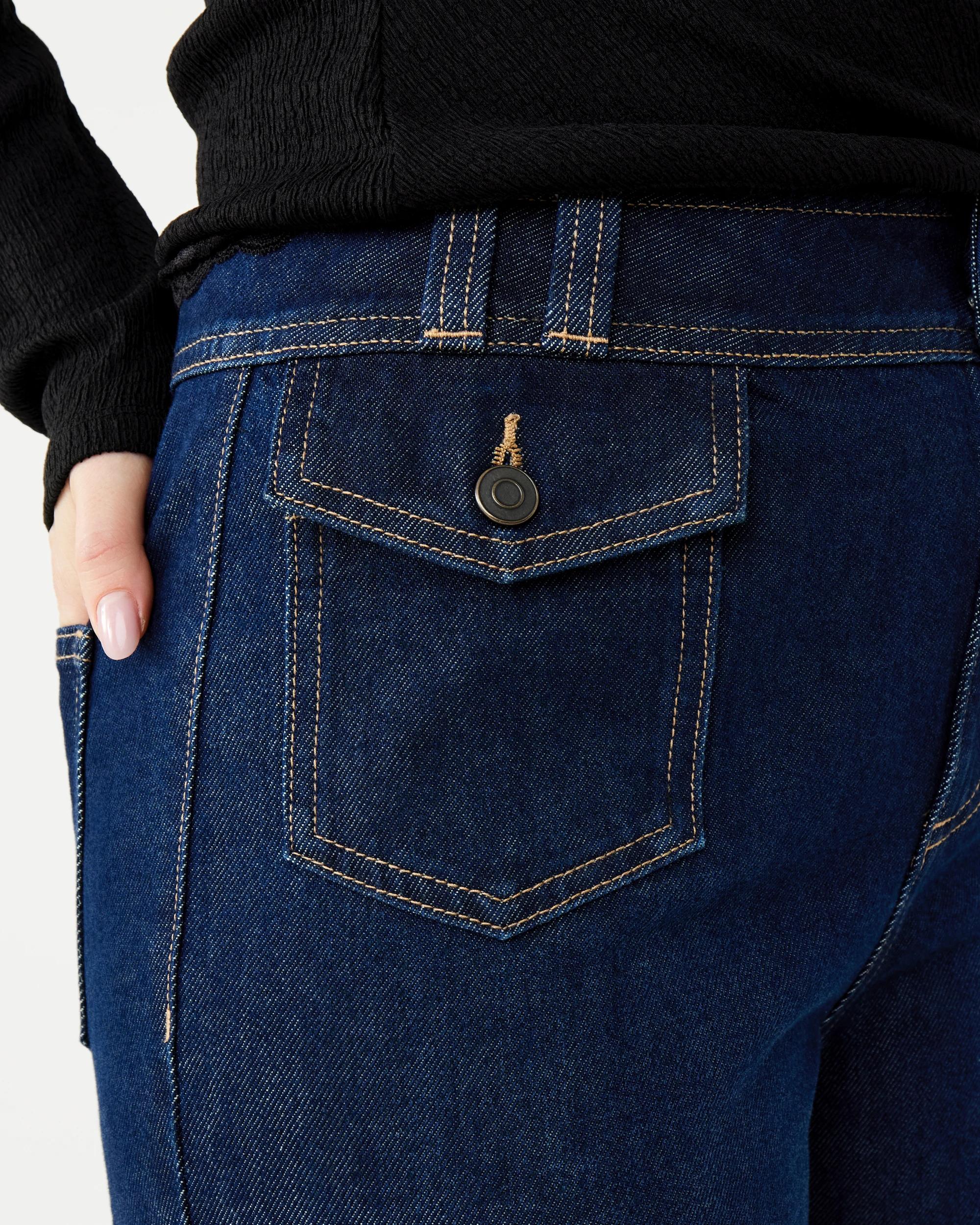 6 Detail Pocket Jeans Mid Wash, 6 of 7