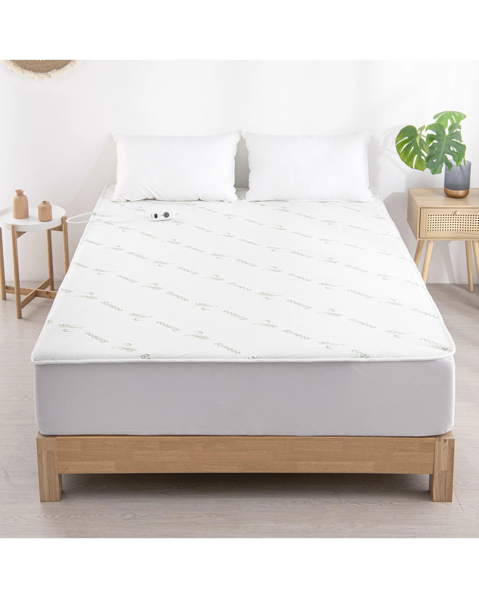 1 Dreamaker Waterproof Bamboo Electric Blanket - Single Bed - White, 1 of 8