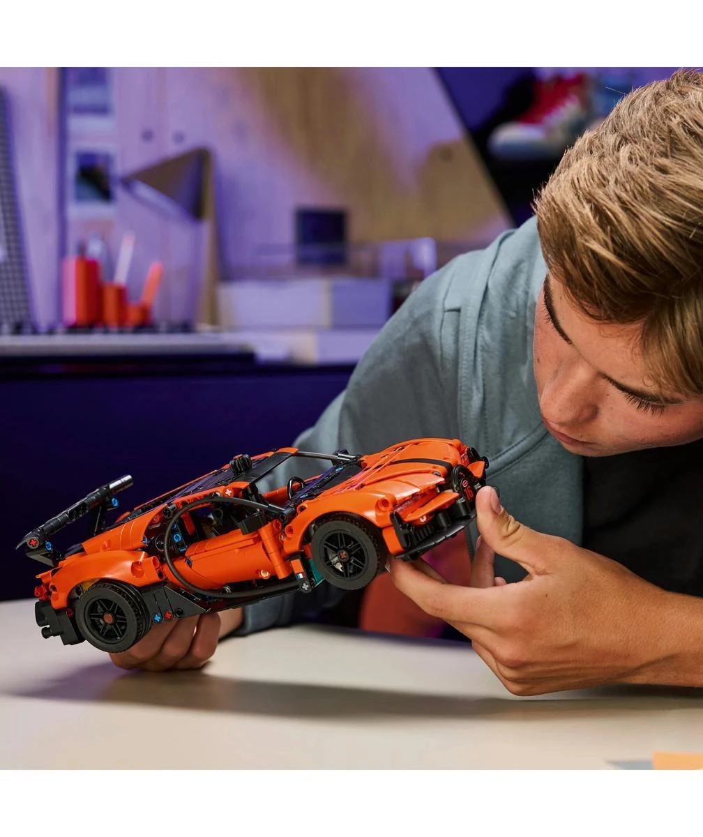 8 LEGO Technic Bugatti Chiron Pur Sport Hypercar 42222, 8 of 10