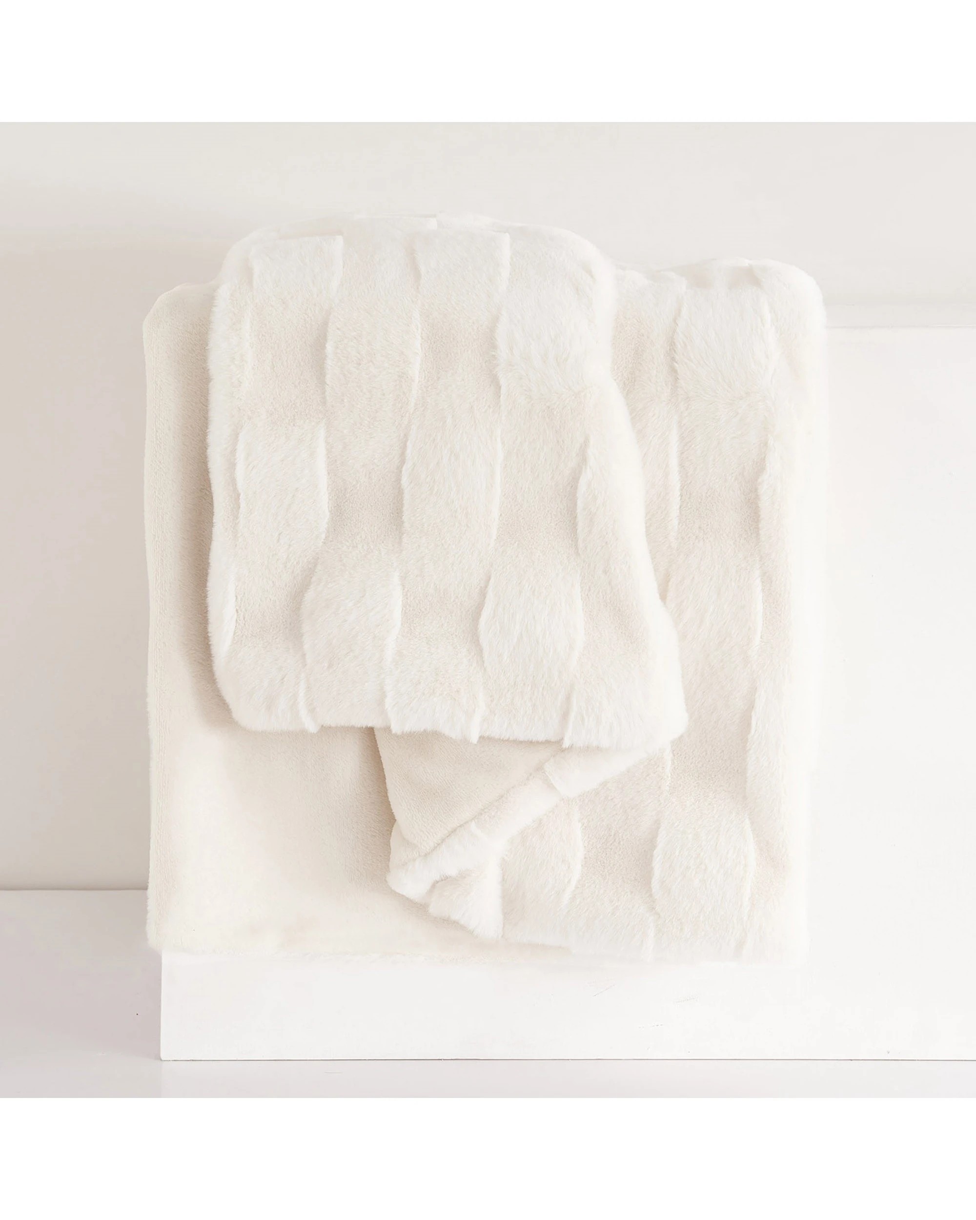 2 Dreamaker Basketweave Faux Fur Throw Blanket 130x170cm - Cream, 2 of 6