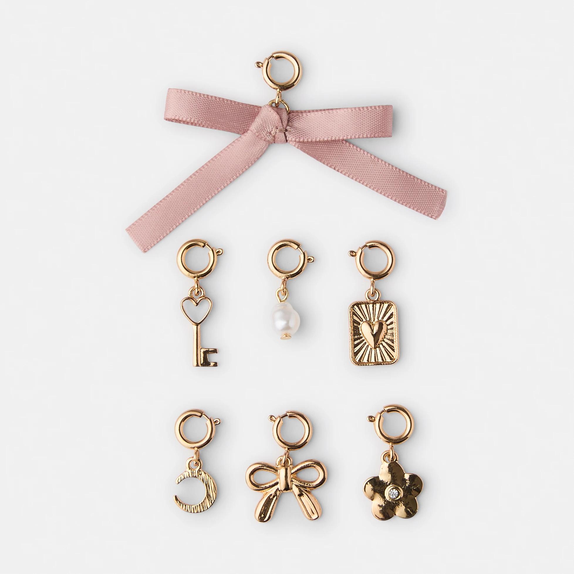 2 7  Pack Hearts and Bow Charms - Gold Tone Gold, 2 of 3