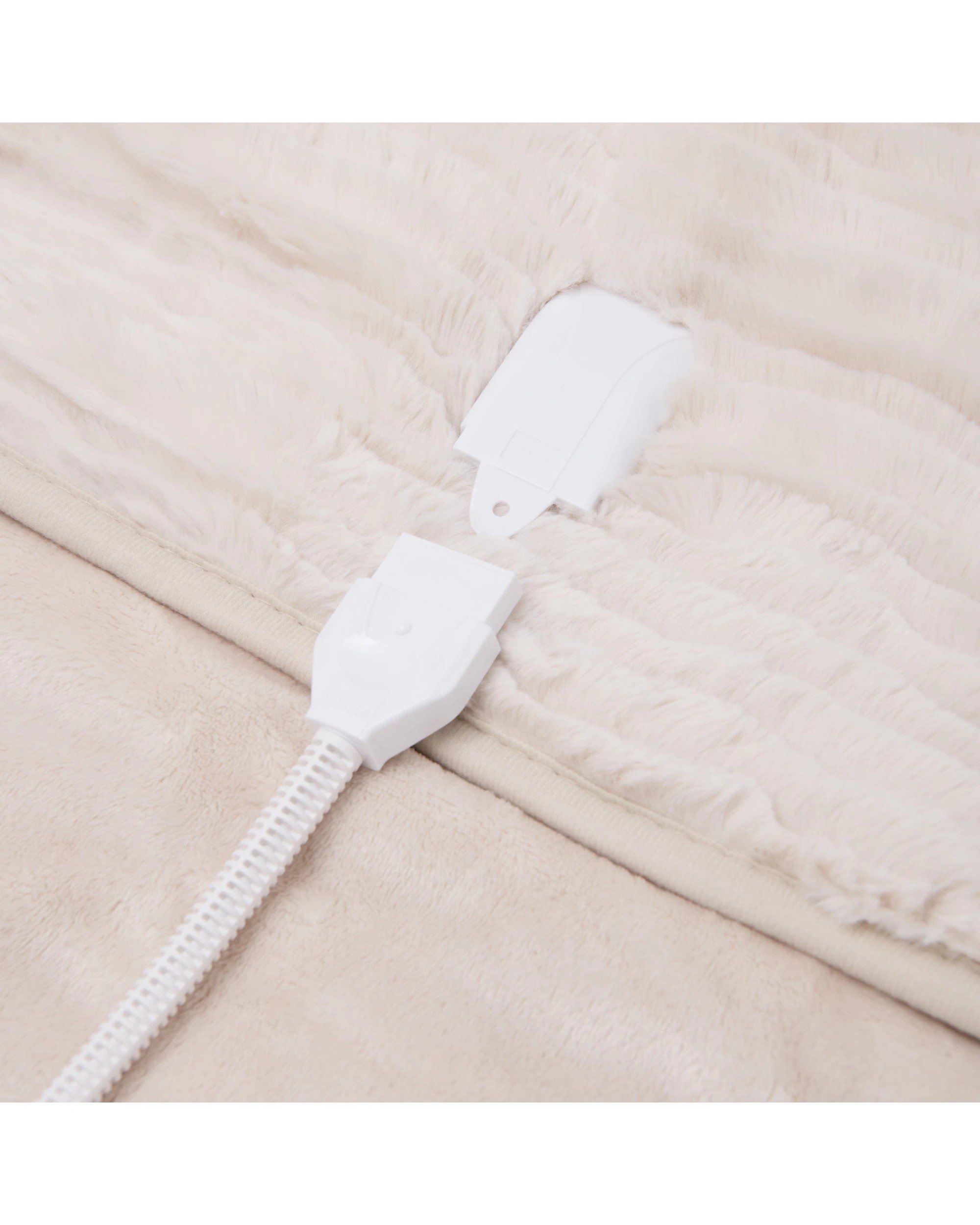6 Dreamaker Millie Eyelash Fleece Reversible Heated Throw 130x160cm - Natural, 6 of 9