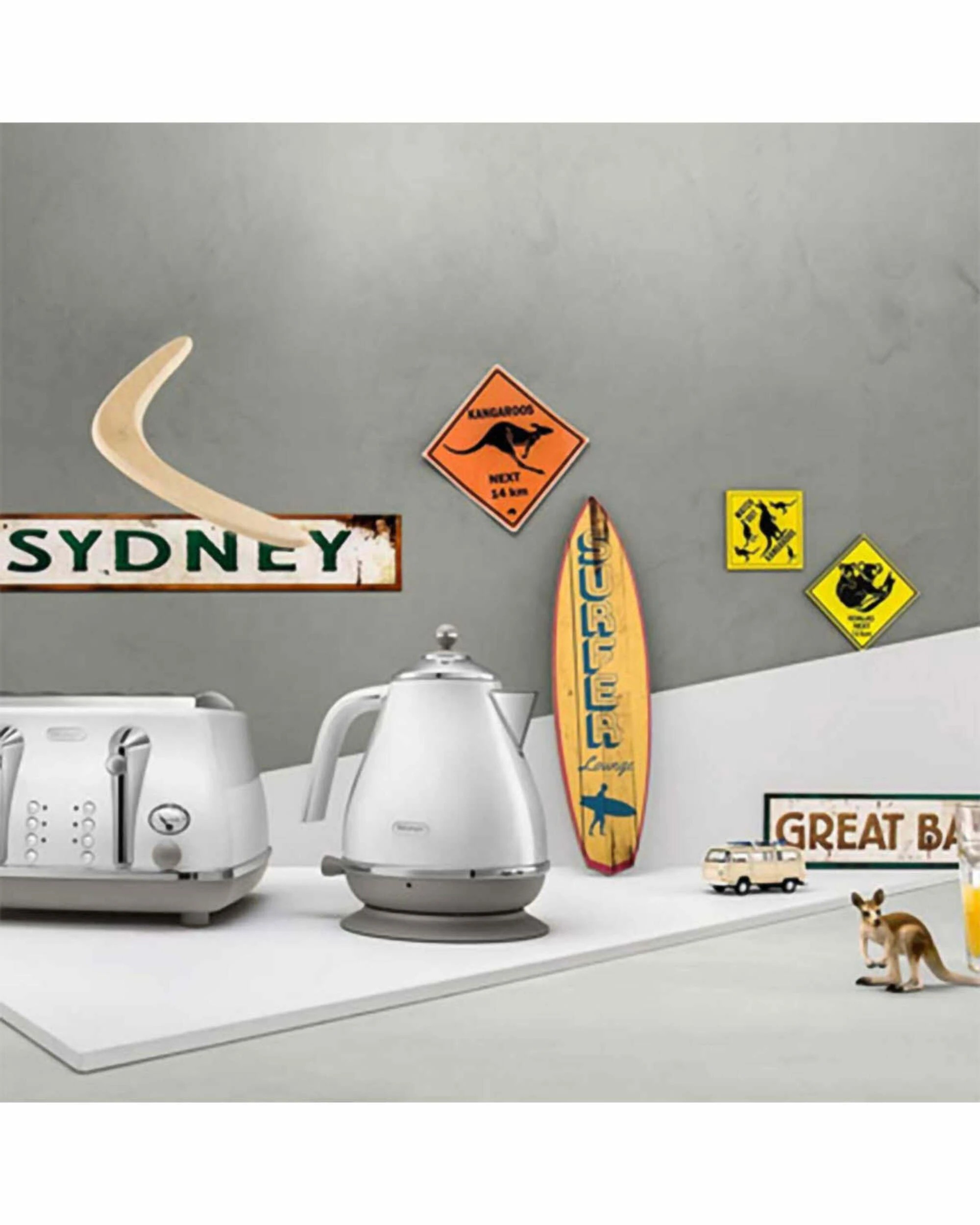 3 DeLonghi 1.7 Litre Icona Capitals Kettle - Sydney White, 3 of 5