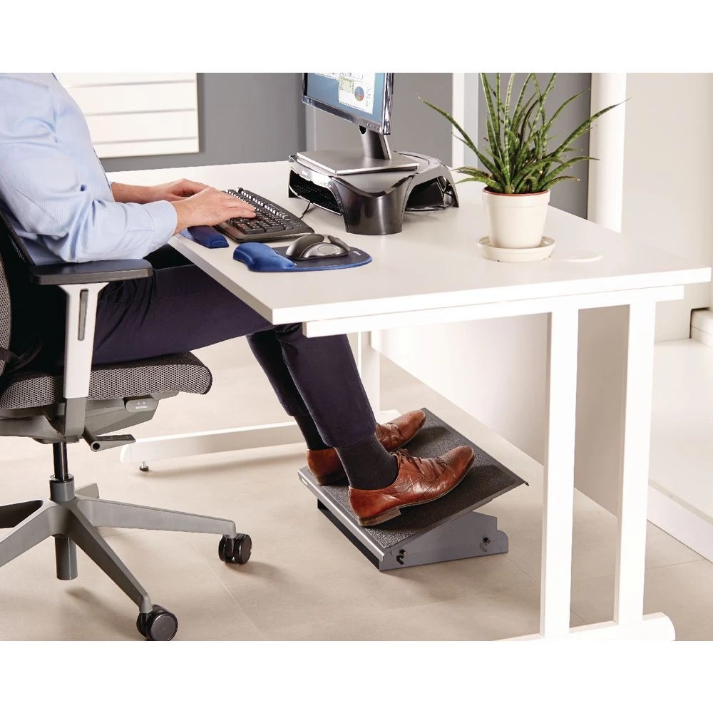 4 Fellowes Professional Steel Footrest, 4 of 4