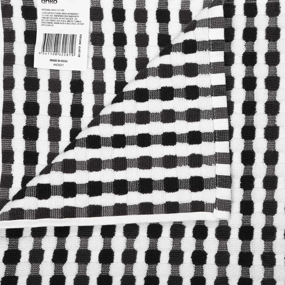 2 Monochrome Popcorn Bath Towel, 2 of 6