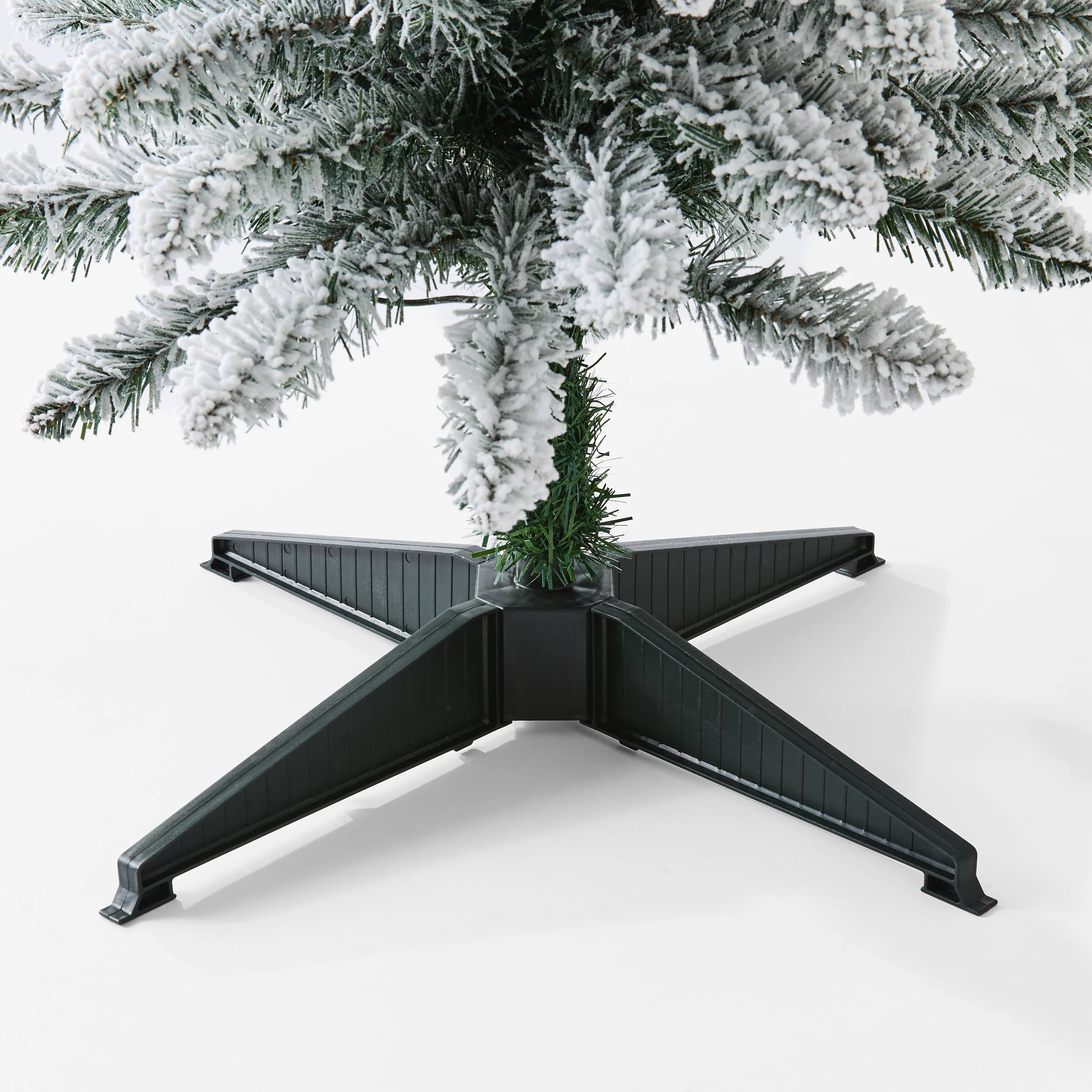 7 1.82m (6ft) Flocked Slim Prelit Christmas Tree, 7 of 7