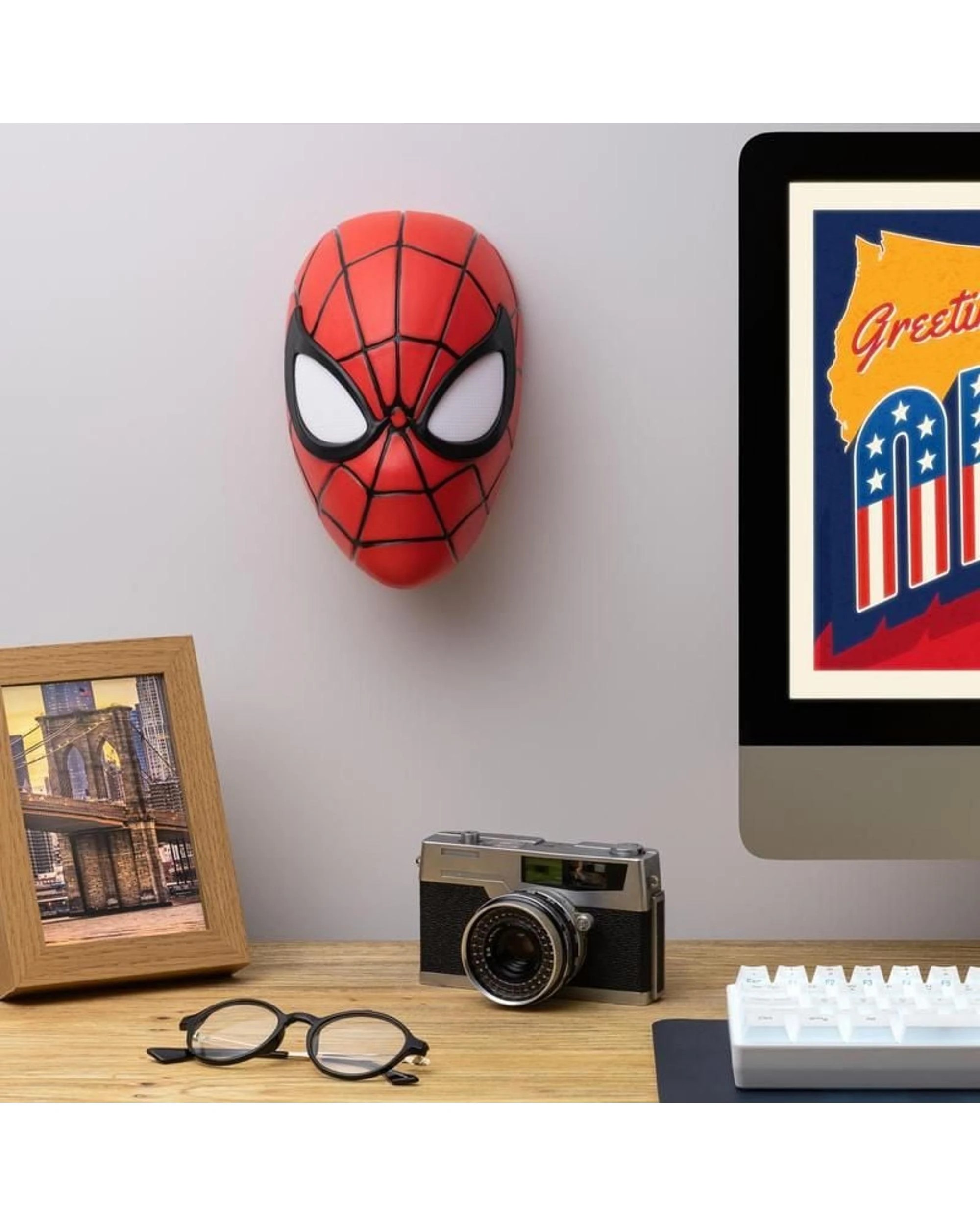 4 Paladone Marvel's Spider-Man Mask Light, 4 of 5