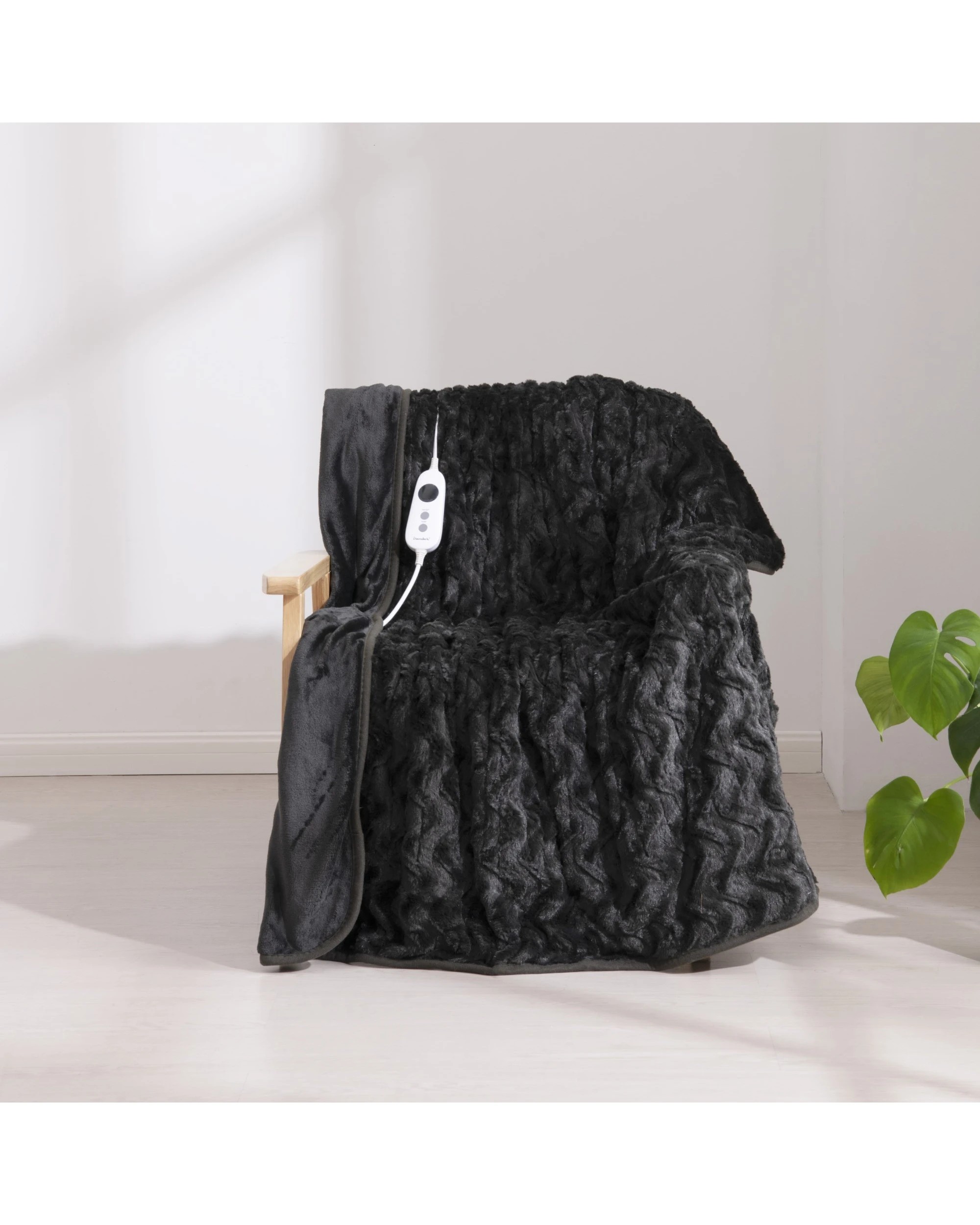 1 Dreamaker Felix 500gsm Faux Fur Heated Throw 130x160cm - Charcoal, 1 of 7
