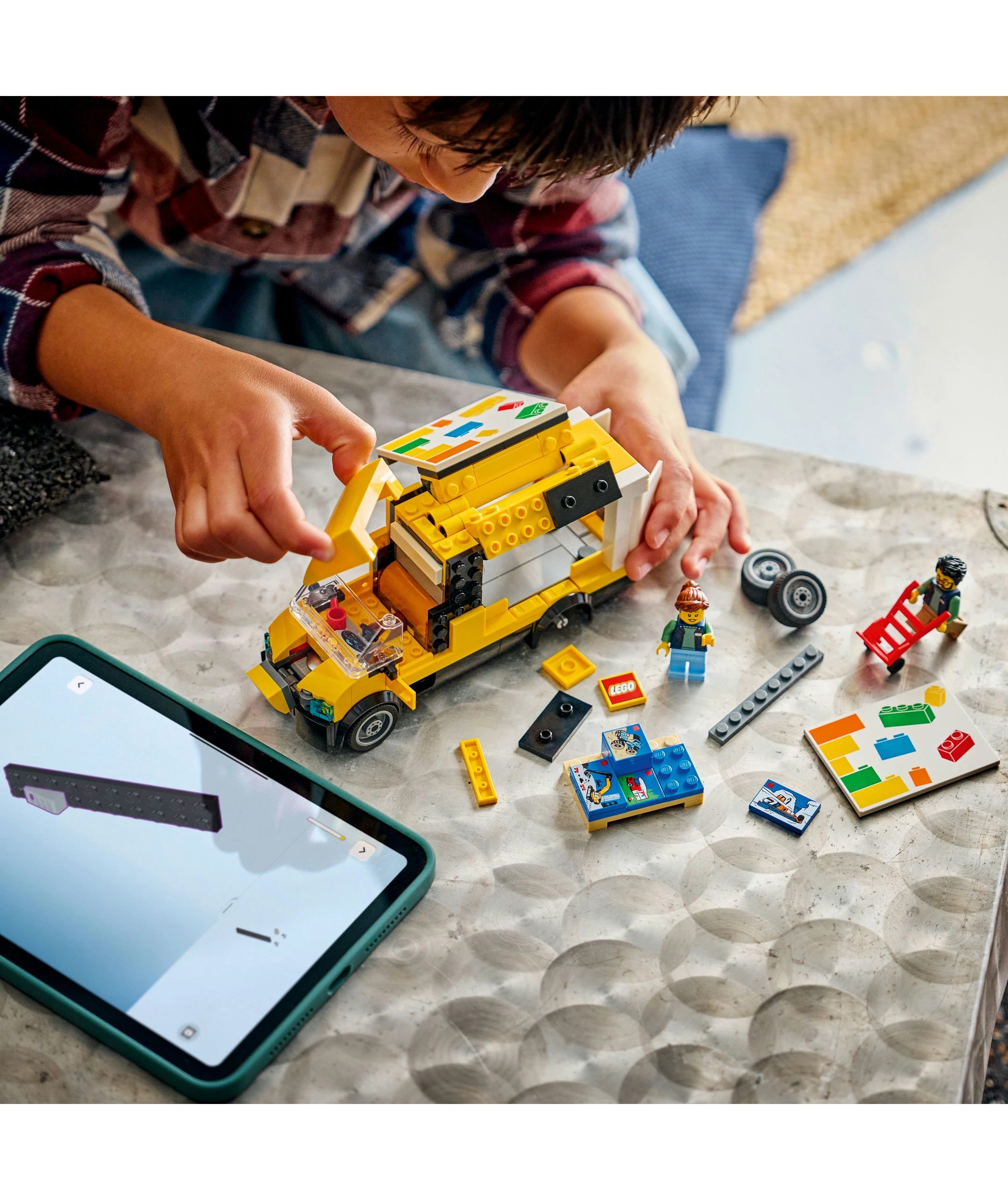 8 LEGO City The LEGO Van 60500, 8 of 10