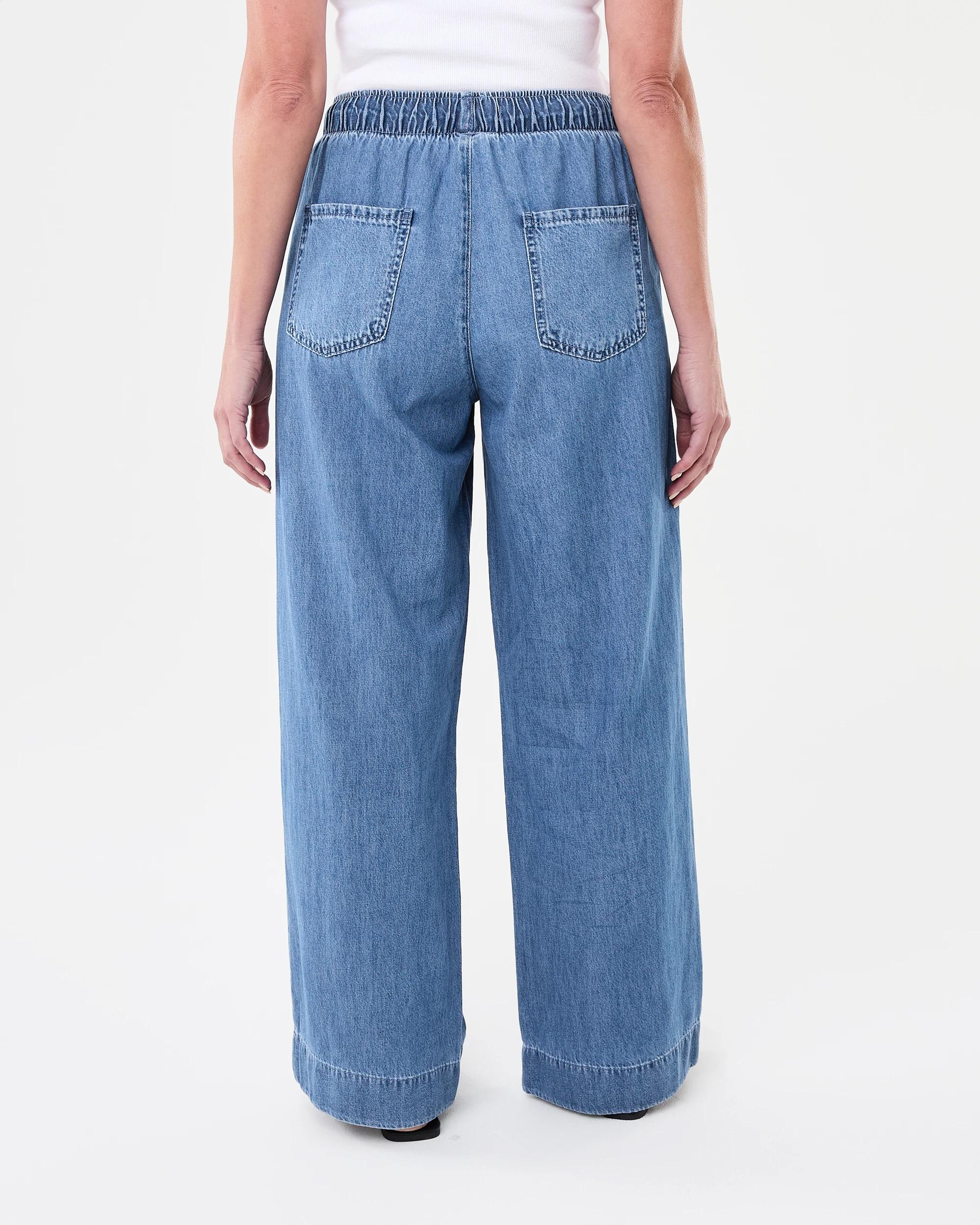 5 Comfort Wide Leg Jeans Mid Wash, 5 of 9