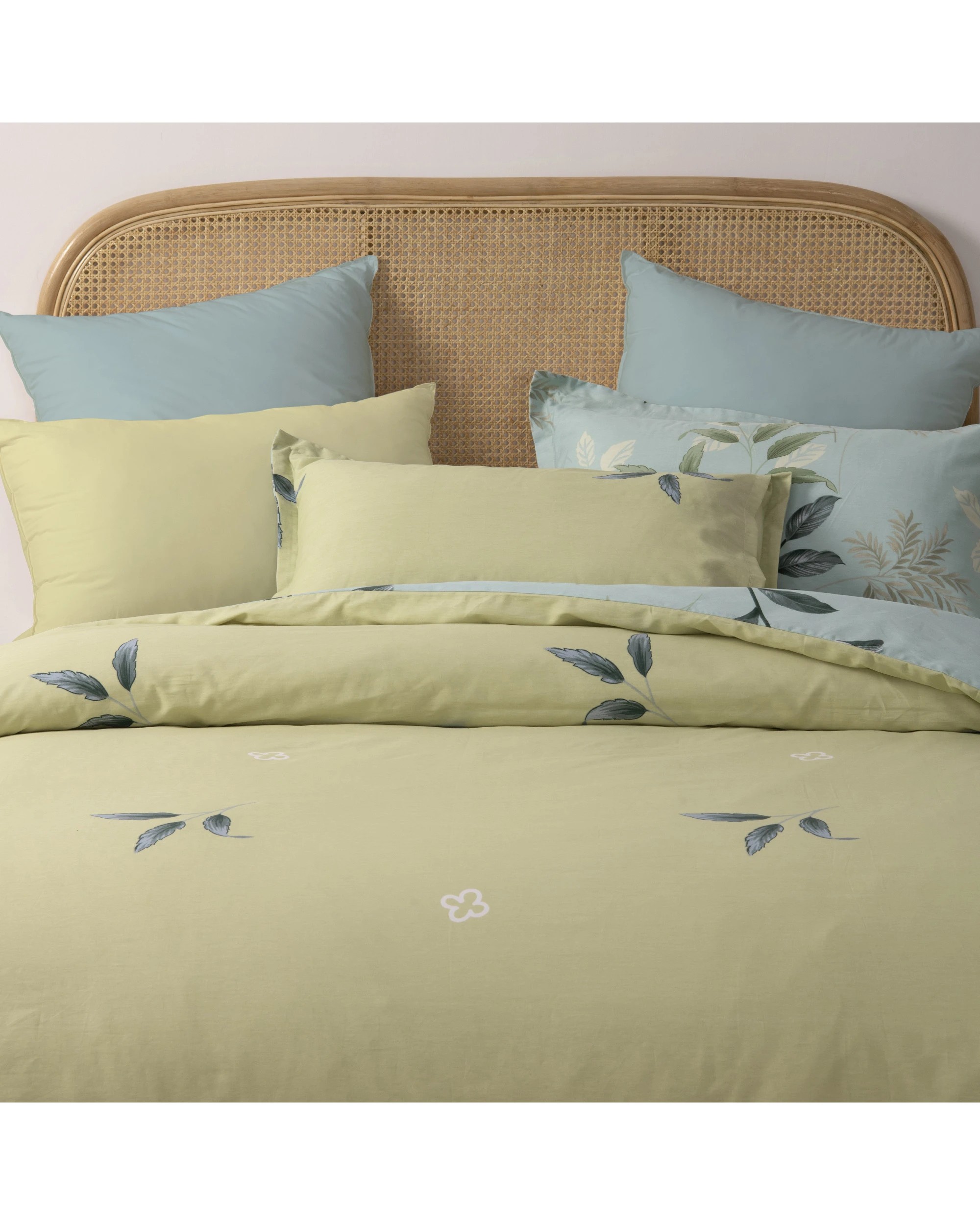 4 Dreamaker Penelope 100% Cotton Reversible Quilt Cover Set - King Bed - Blue, 4 of 8