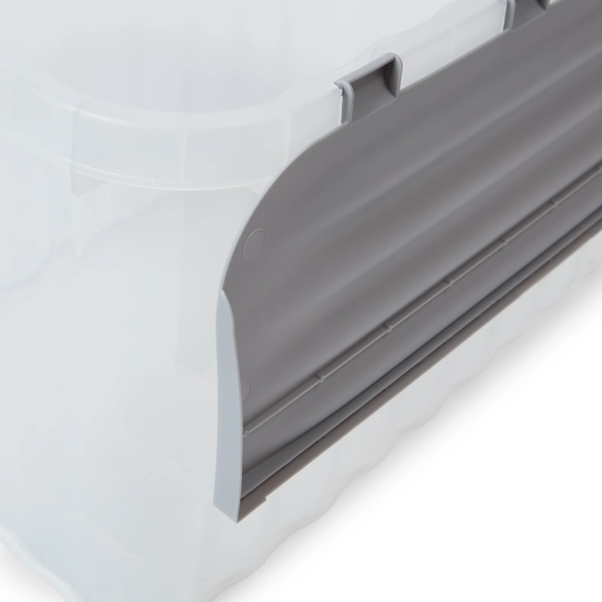 7 40L Tub with Hinged Lid, 7 of 8