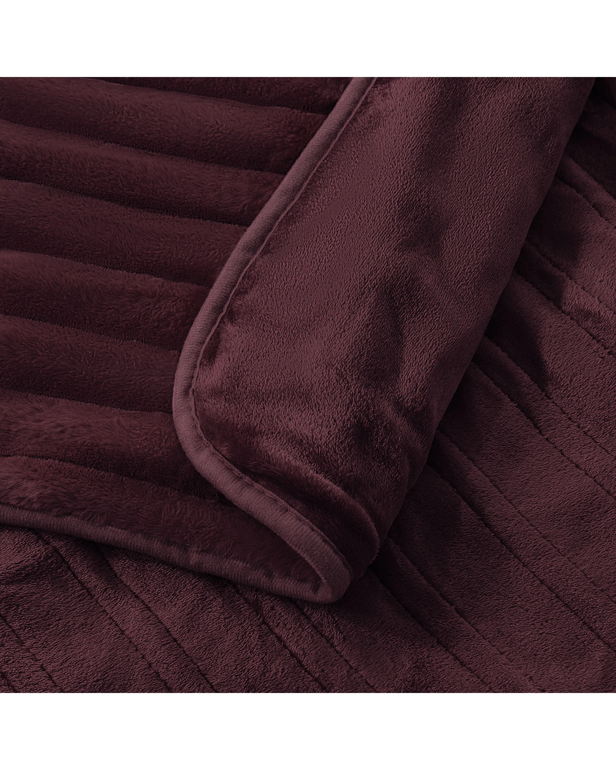 4 Dreamaker Cirra Chunky Embossed Fleece Heated Throw 130x160cm - Cherry, 4 of 10