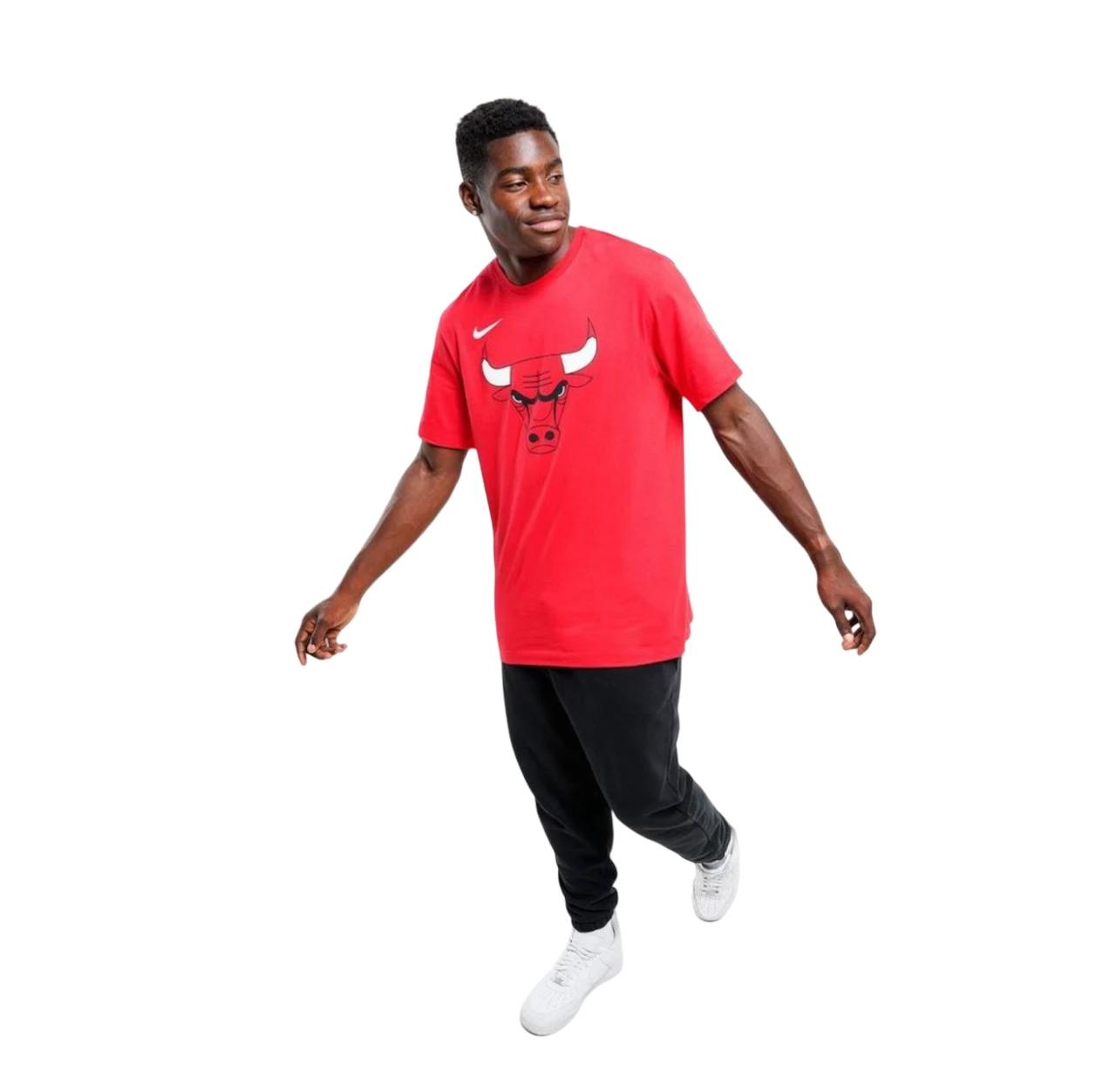 3 Nike Mens NBA Chicago Bulls Logo Essential Red Short Sleeve T-Shirt RED, 3 of 5