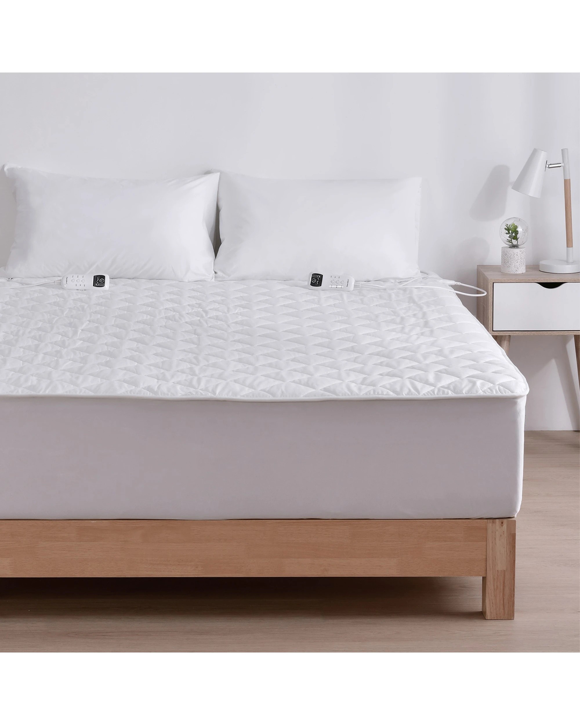 1 Dreamaker Healthguard Cotton Cover Quilted Electric Blanket - Super King Bed - White, 1 of 7