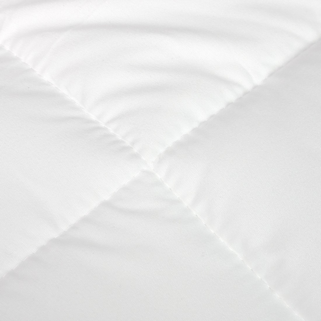 2 Dreamz Recycled Fiber Quilt 200gsm Single
 - Single Bed
 - Single Bed
 - Single Bed, 2 of 6