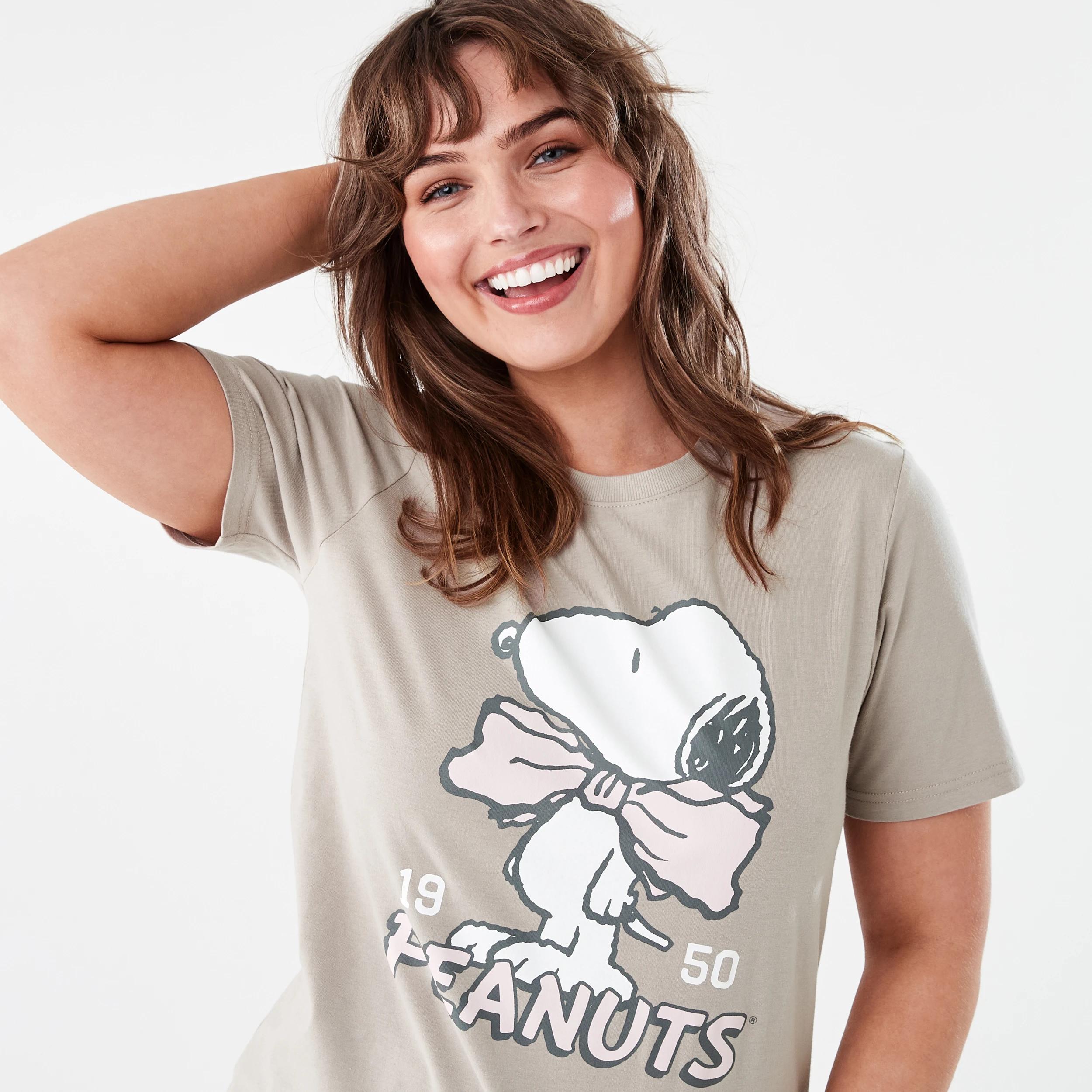 4 Snoopy License Short Sleeve Print T-shirt PEANUTS FADED TAUPE, 4 of 5