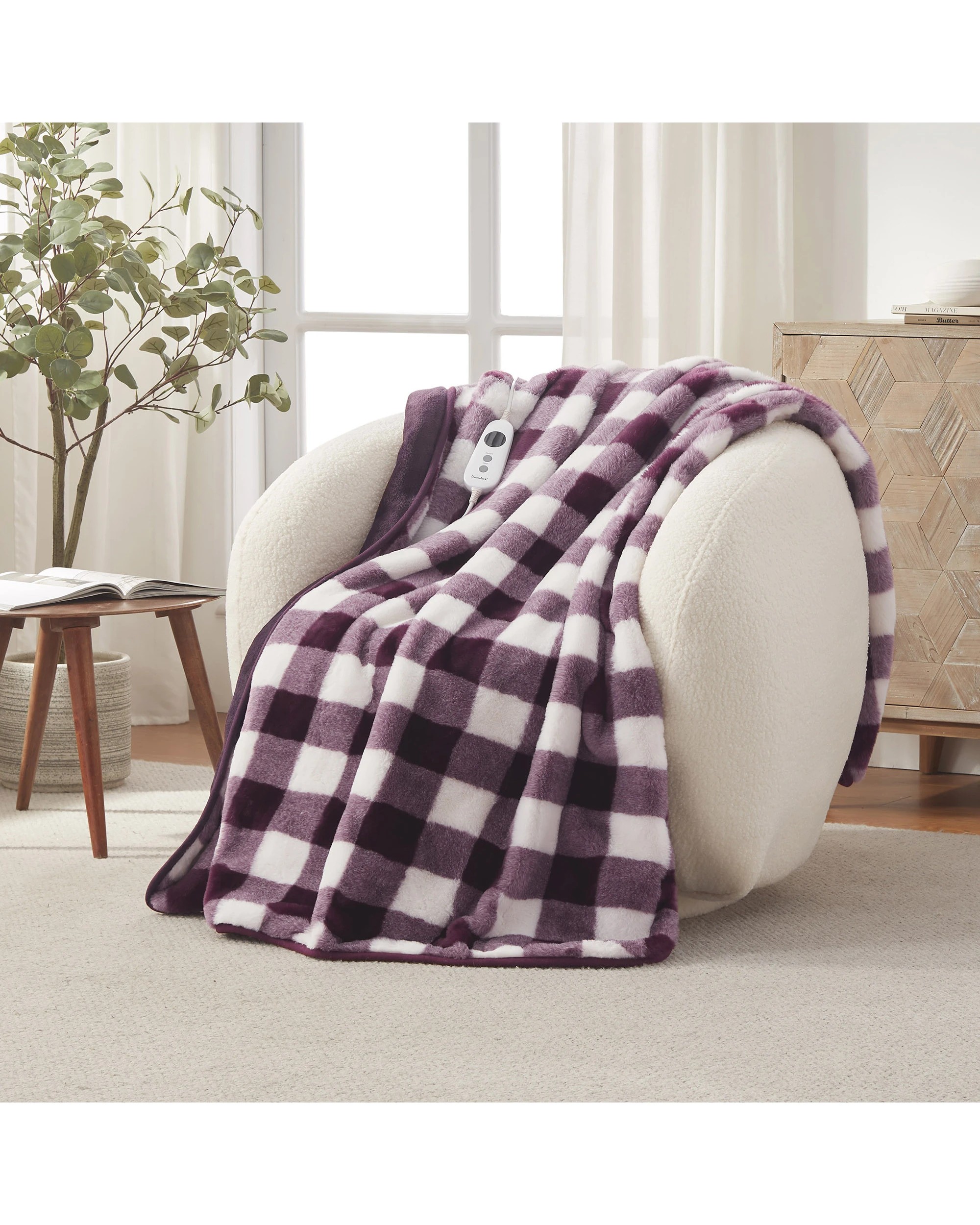 1 Dreamaker Gingham Plush Heated Throw 130x160cm - Cherry, 1 of 9