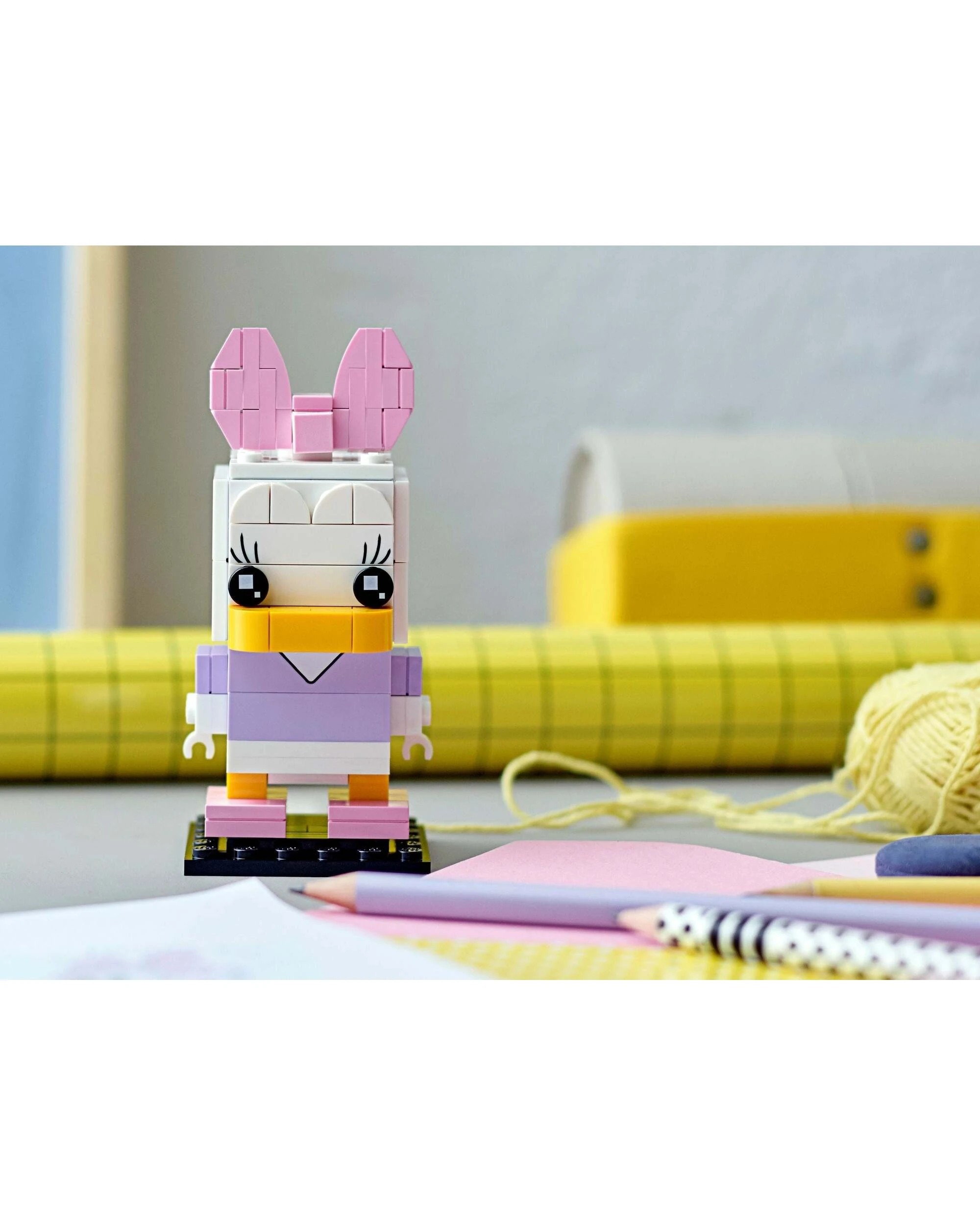 3 LEGO BrickHeadz Series 40476 Daisy Duck, 3 of 4