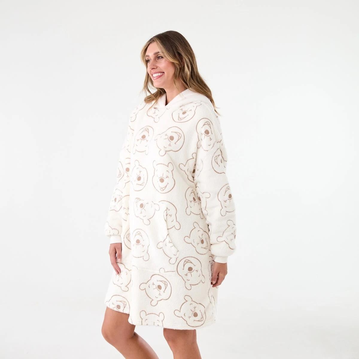 2 Winnie The Pooh License Pullover Gown Winnie Aop, 2 of 7
