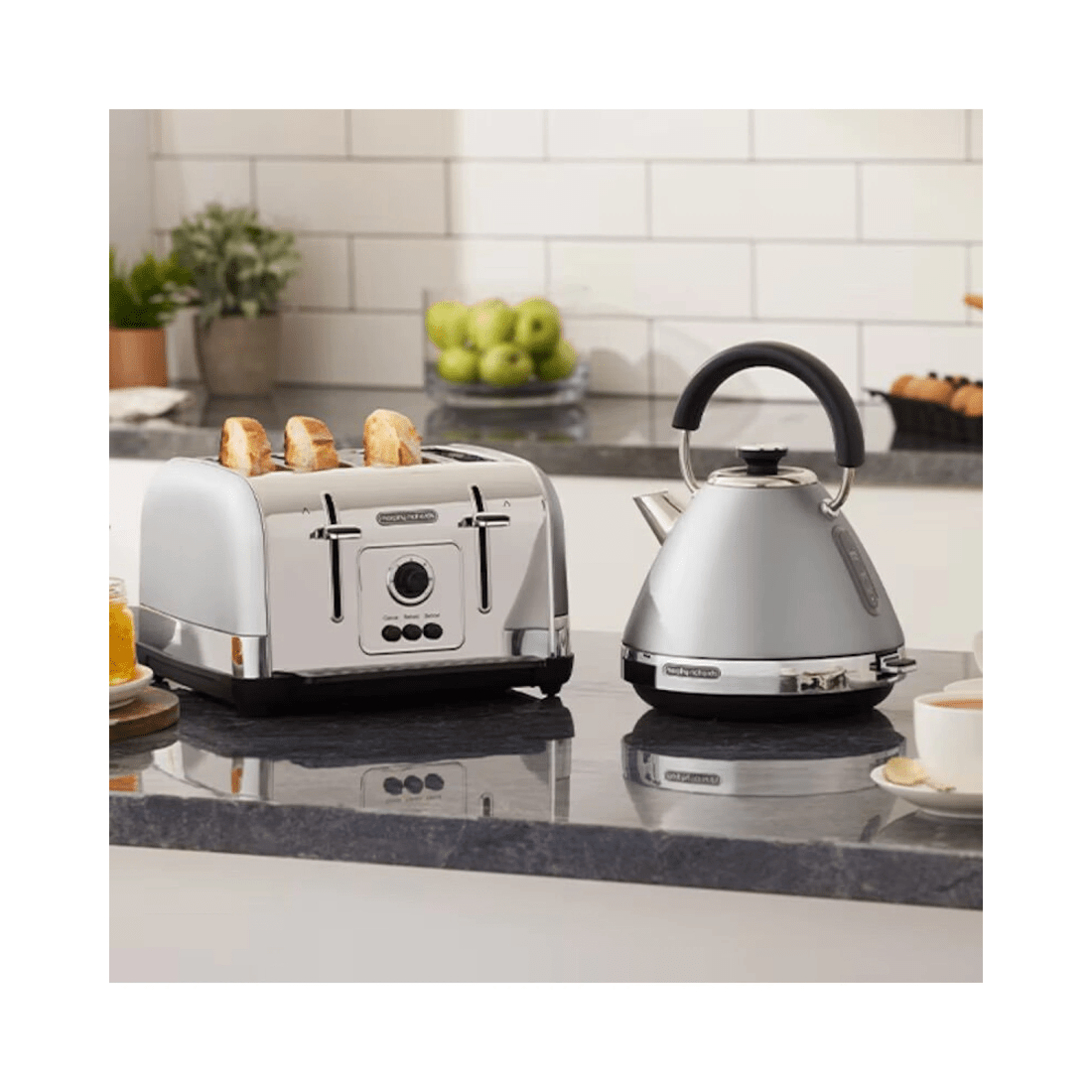 4 Morphy Richards Traditional Pyramid Kettle with 1.5L Capacity, 4 of 4